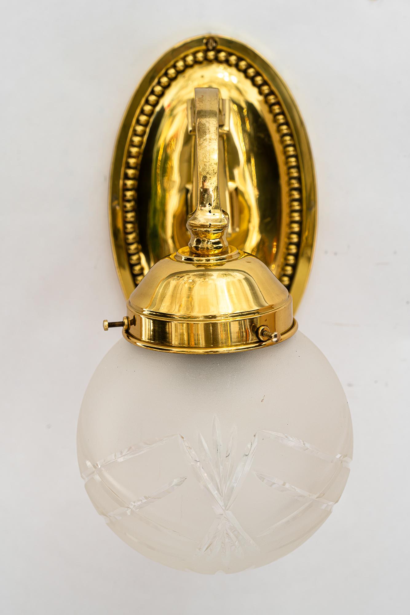 2 apliques art decó de latón y cristal tallado viena alrededor de 1920 Art Decó en venta