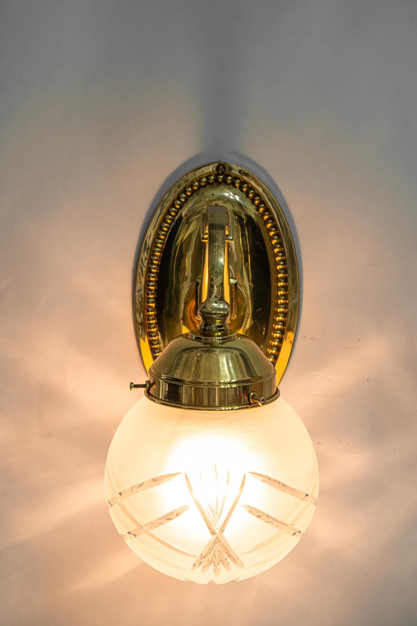 2 apliques art decó de latón y cristal tallado viena alrededor de 1920 Latón en venta