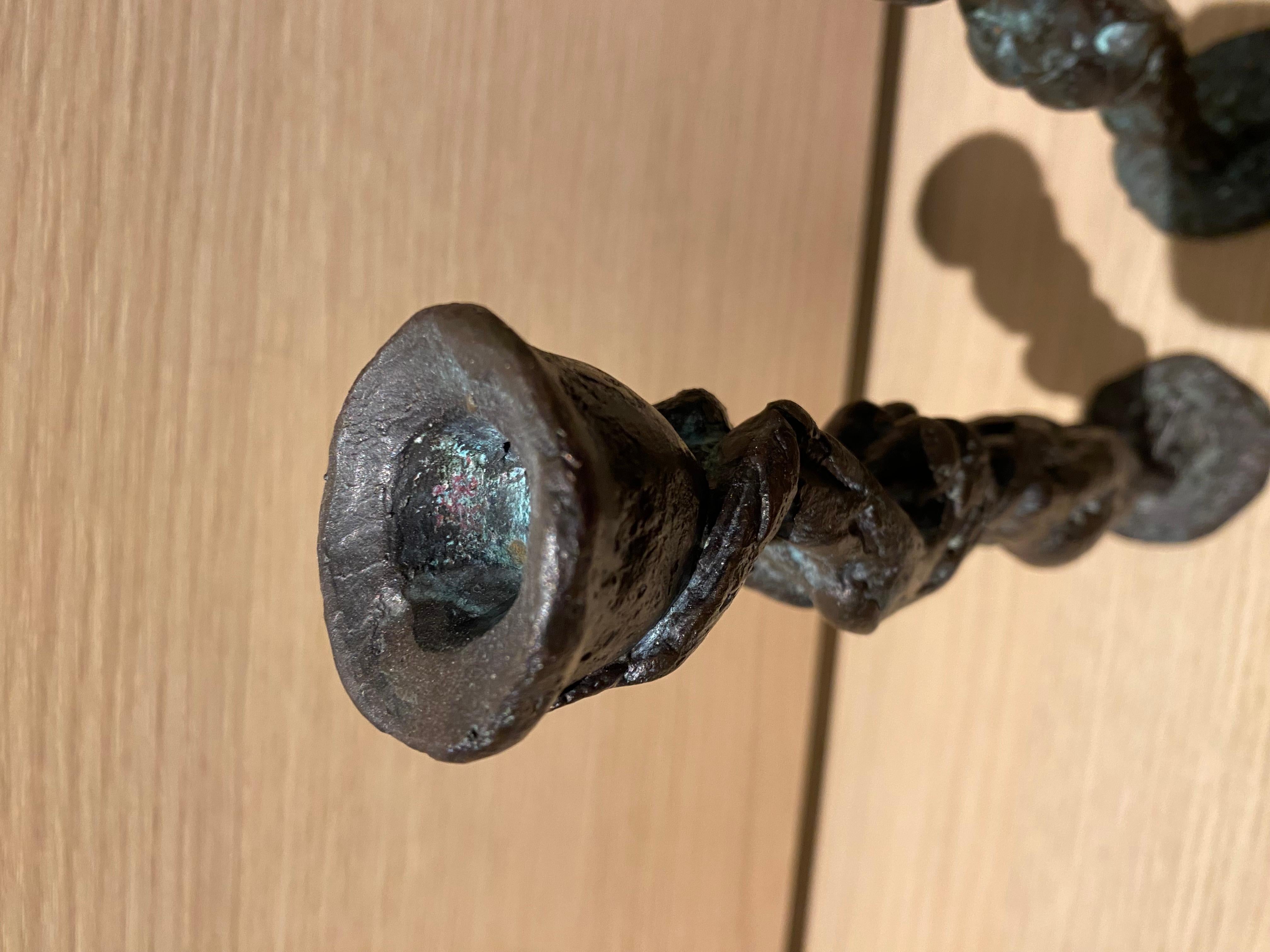 2 Chandeliers Art Déco en bronze d'après Alberto Giacometti, signés A. Moreno en vente 5