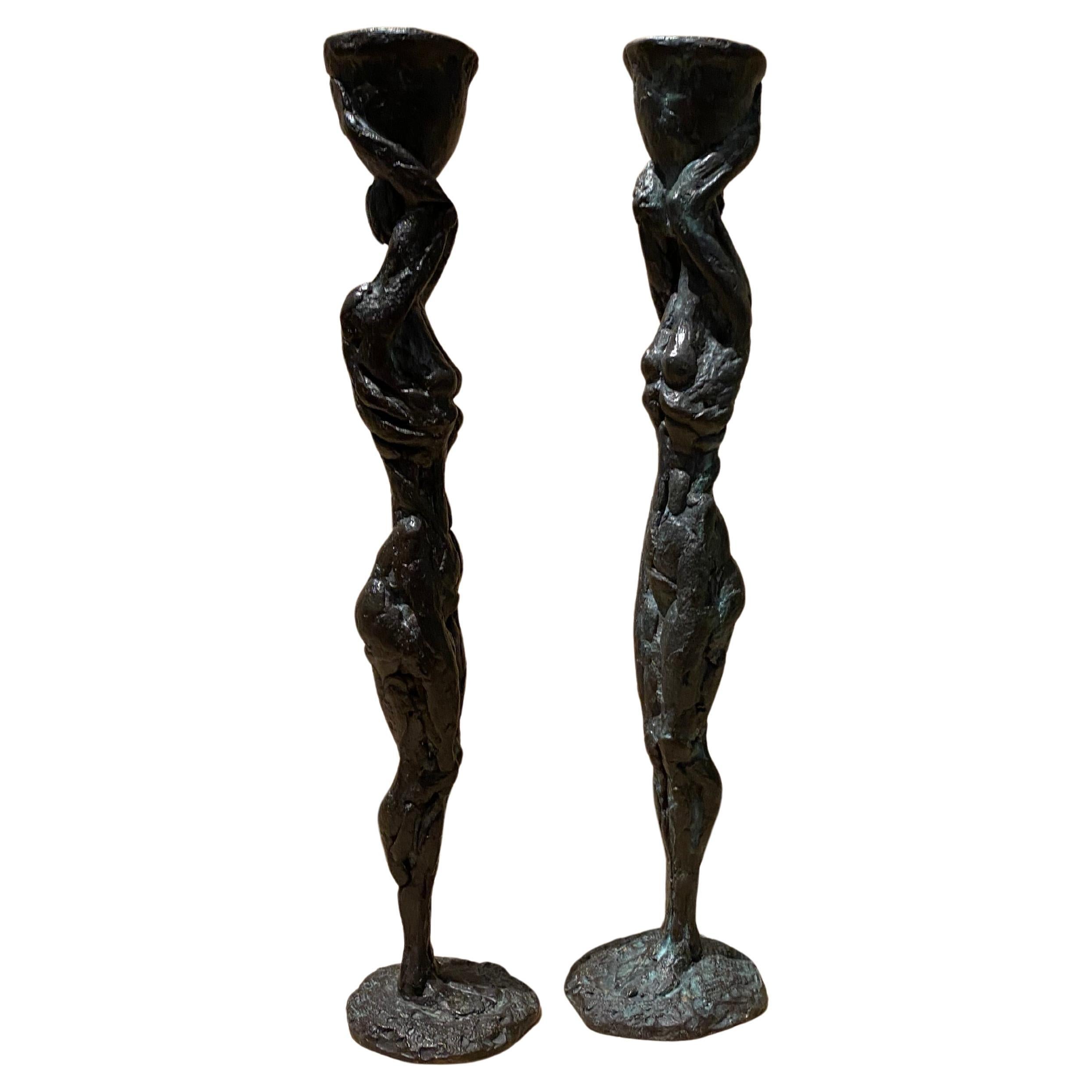 2 Chandeliers Art Déco en bronze d'apr�ès Alberto Giacometti, signés A. Moreno en vente