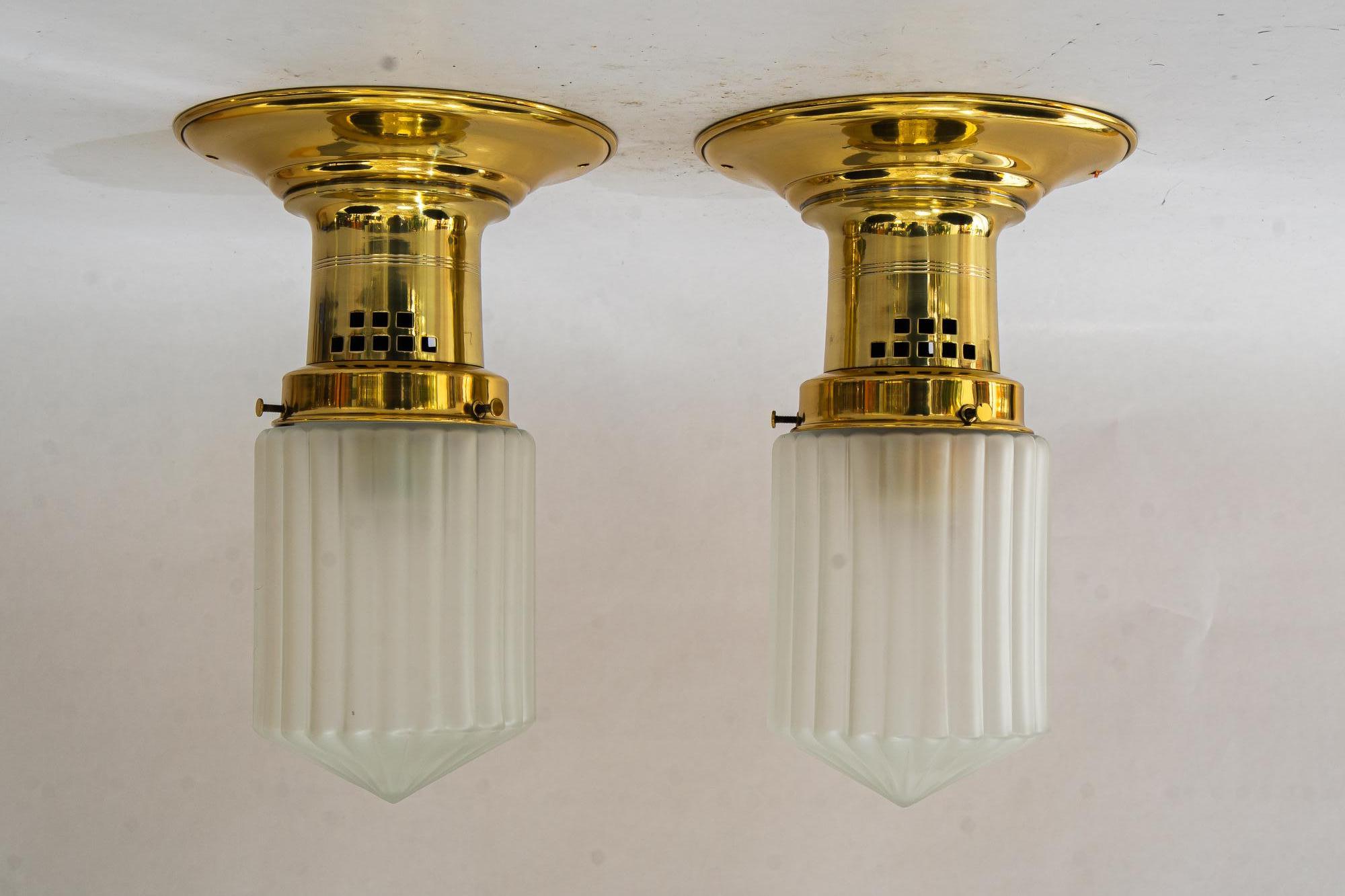 2 plafonniers Art déco avec verres cathédrales vienne vers 1920
Laiton poli et émaillé au four