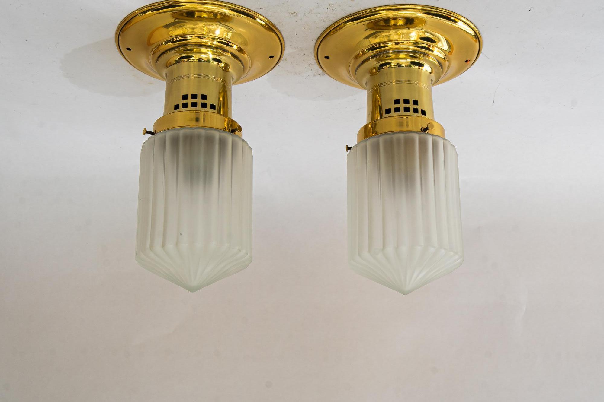 Autrichien 2 plafonniers Art déco avec verres cathédrales vienne vers 1920 en vente