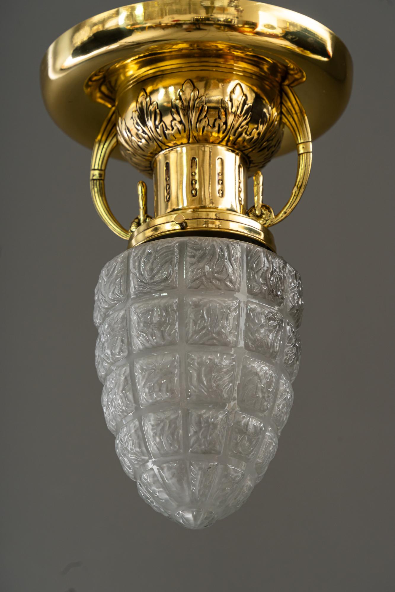 2 Art Deco Deckenlampen mit original Glasschirmen Wien um 1920er Jahre  (Österreichisch) im Angebot