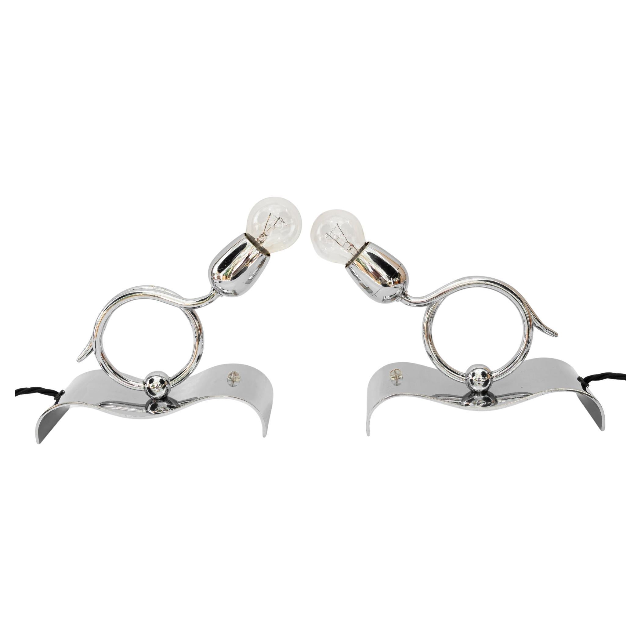 2 lámparas de mesa Art Déco cromadas de alrededor de 1920