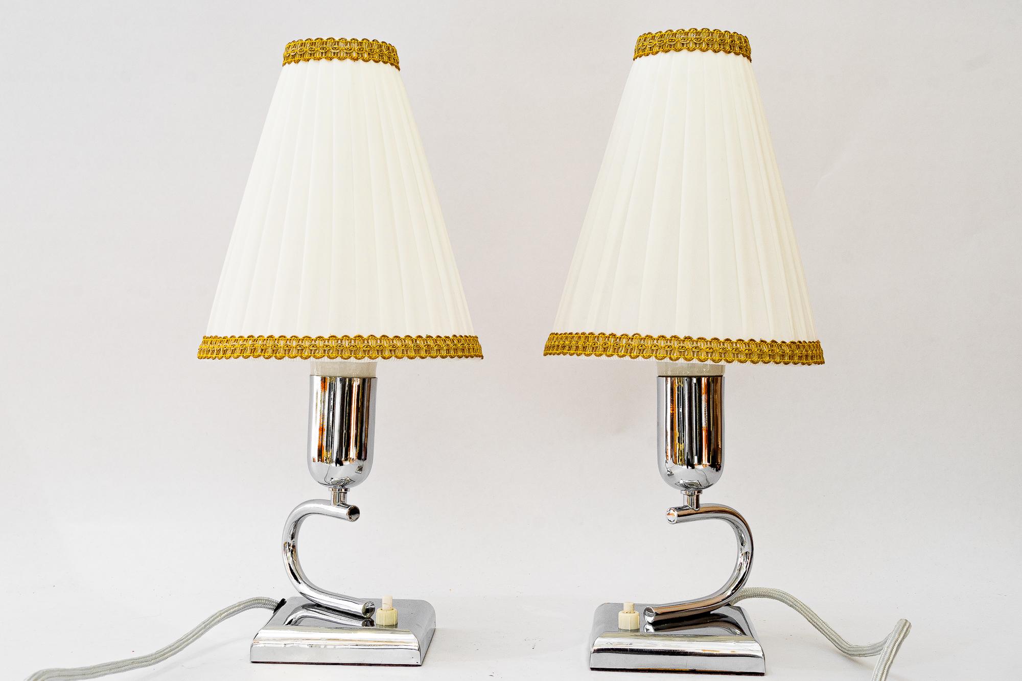 Début du 20ème siècle 2 lampes de bureau Art Déco avec abat-jour en tissu d'origine viennoise des années 1920 en vente