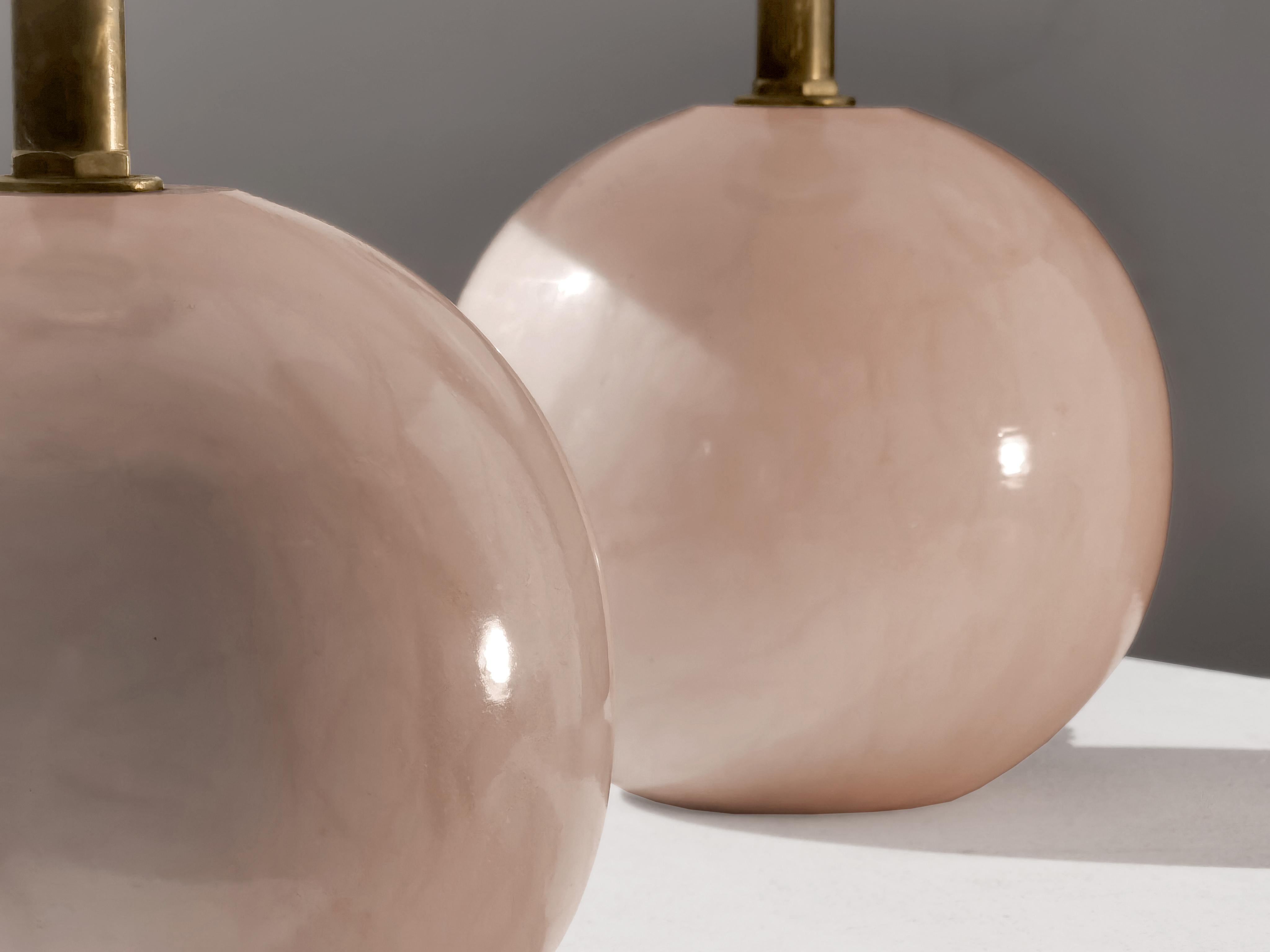 2 LÁMPARAS DE MESA DE MÁRMOL ROSA MODERNISTAS ART-DECO, Francia 1960 en Bueno estado para la venta en PARIS, FR
