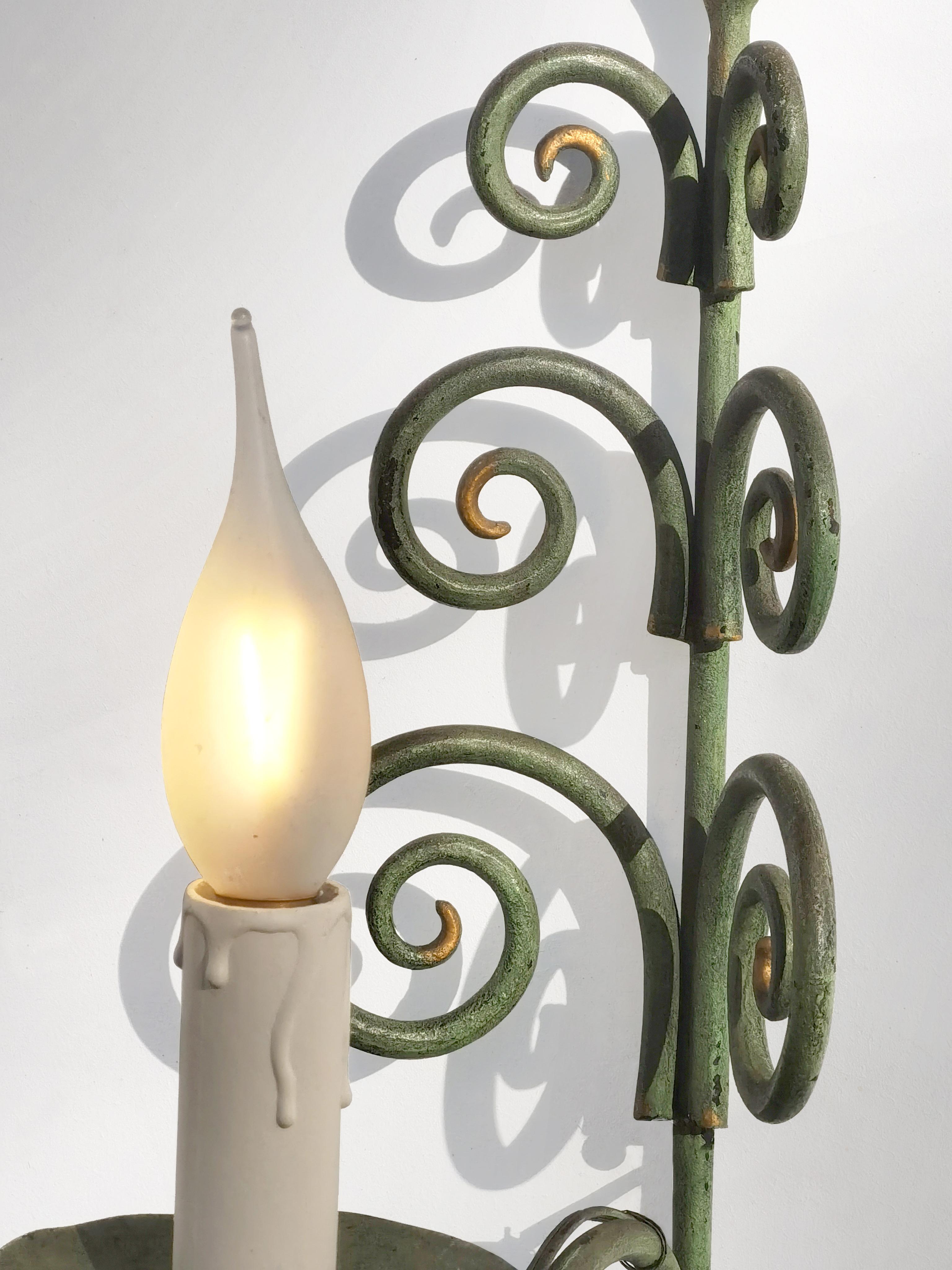 2 LÁMPARAS DE PARED DE HIERRO FORJADO ART-DECO NEOCLÁSICAS SHABBY-CHIC, Francia 1930 Art Decó en venta