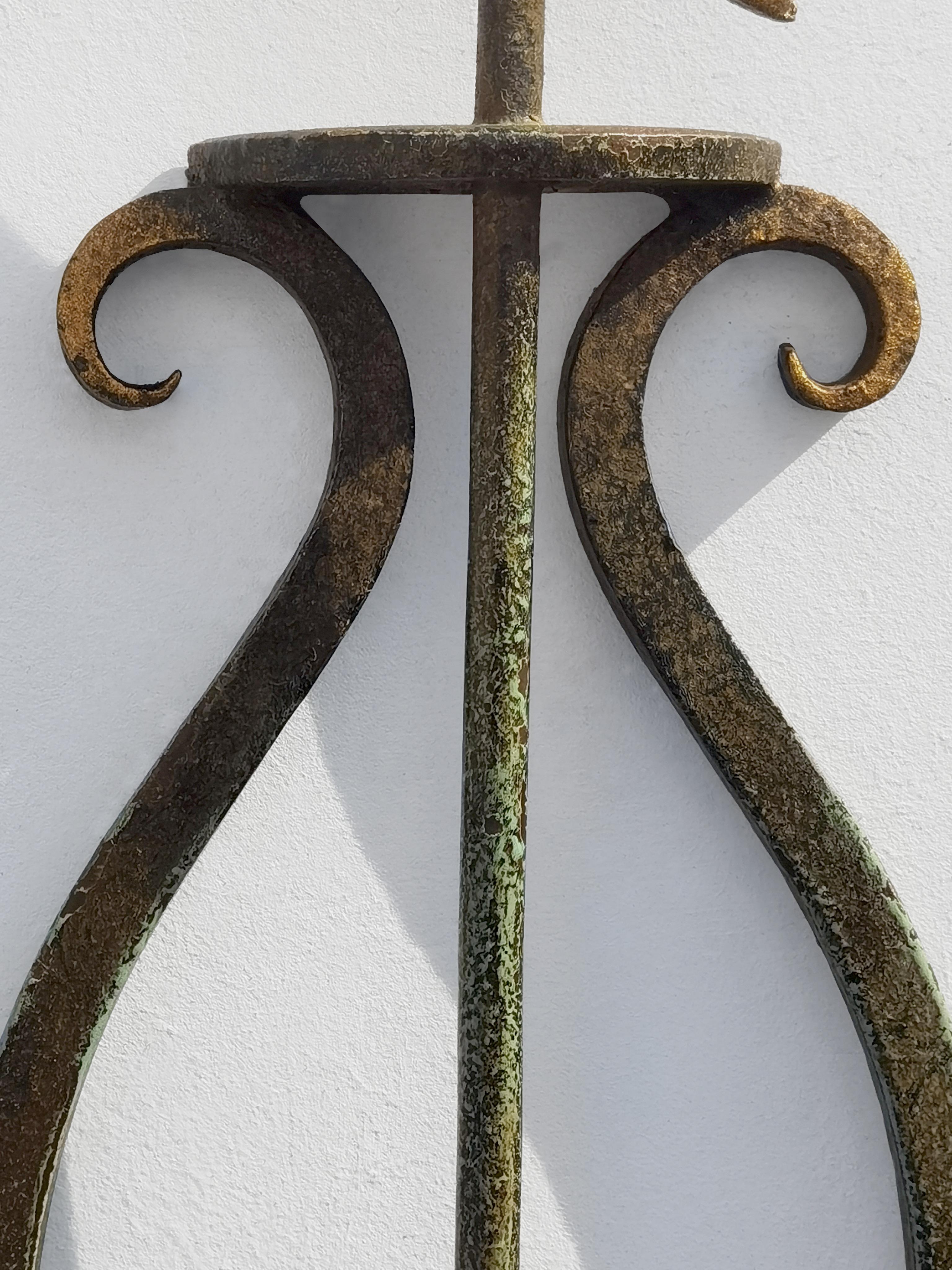 Francese 2 LAMPADE DA PARETE NEOCLASSICHE ART-DECO in ferro battuto di RAYMOND SUBES, Francia 1930 in vendita