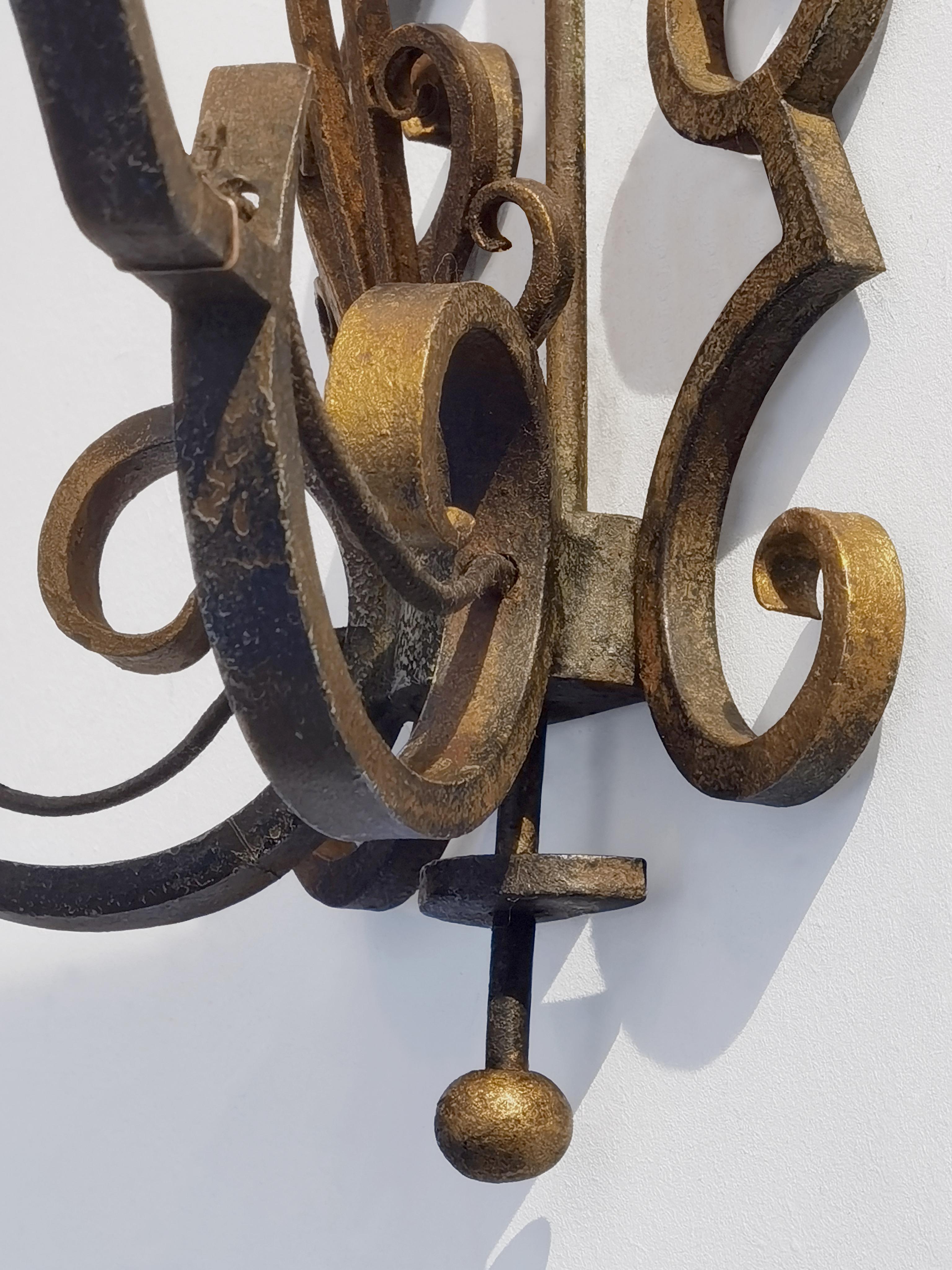 2 LAMPADE DA PARETE NEOCLASSICHE ART-DECO in ferro battuto di RAYMOND SUBES, Francia 1930 in vendita 1