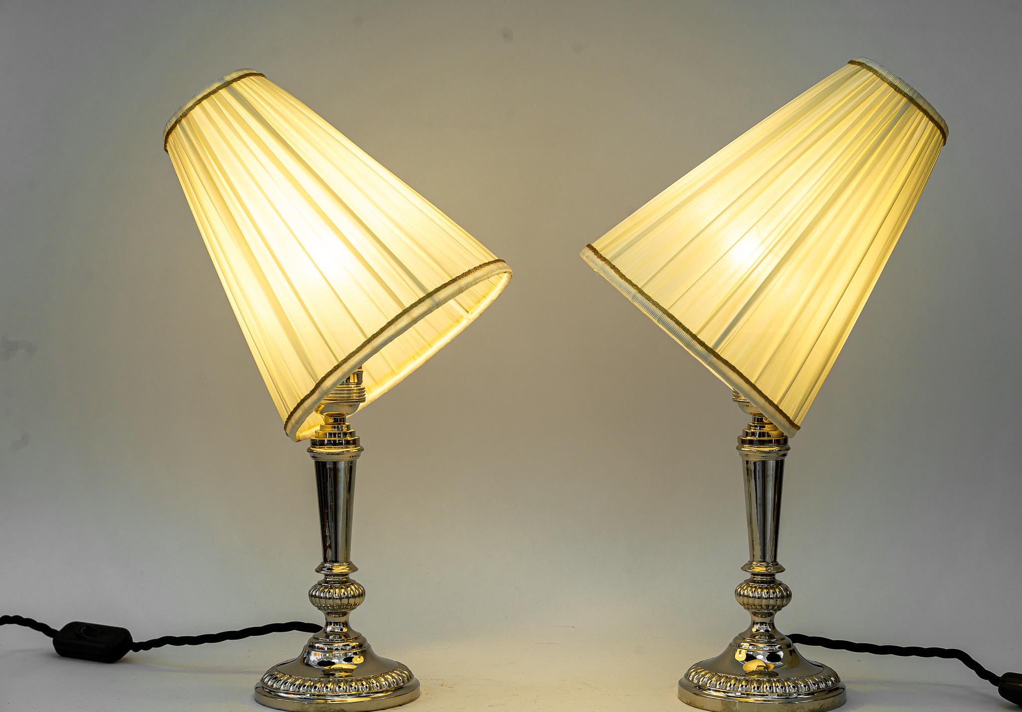 2 vernickelte Art-Déco-Tischlampen mit Stoffschirmen, Wien, ca. 1920er Jahre im Angebot 5