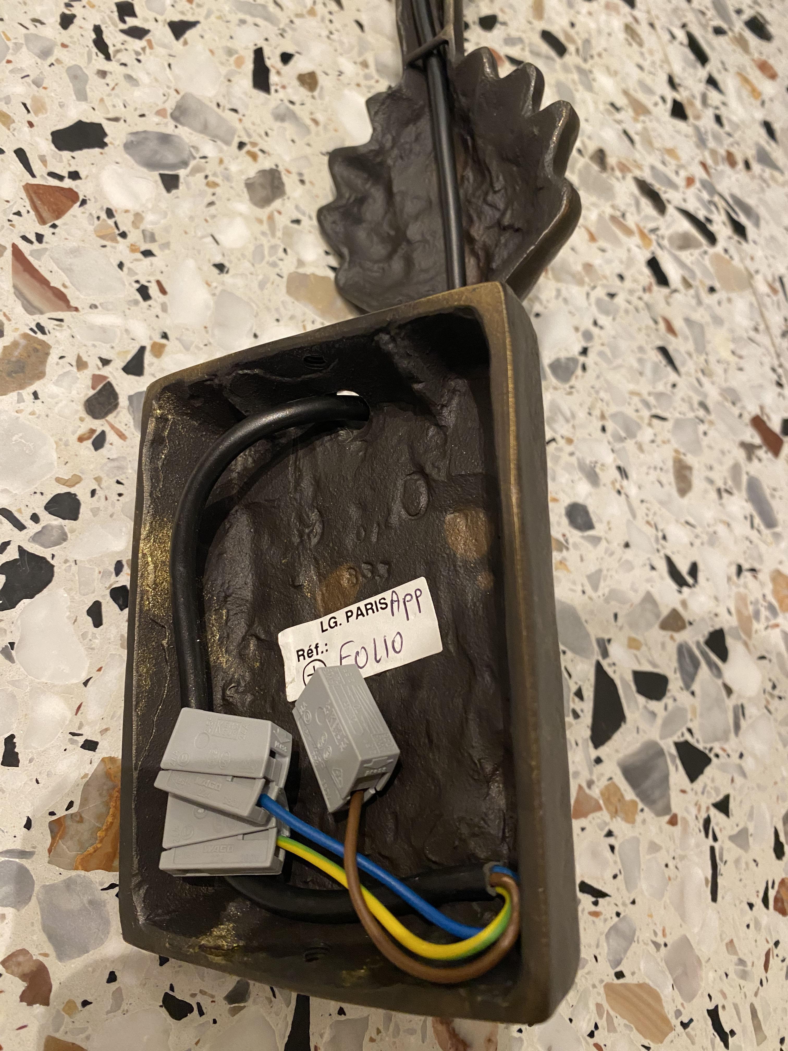 2 Art Deco style Bronze Leaf sconce after Giacometti, by Lucien Gau Metal en venta