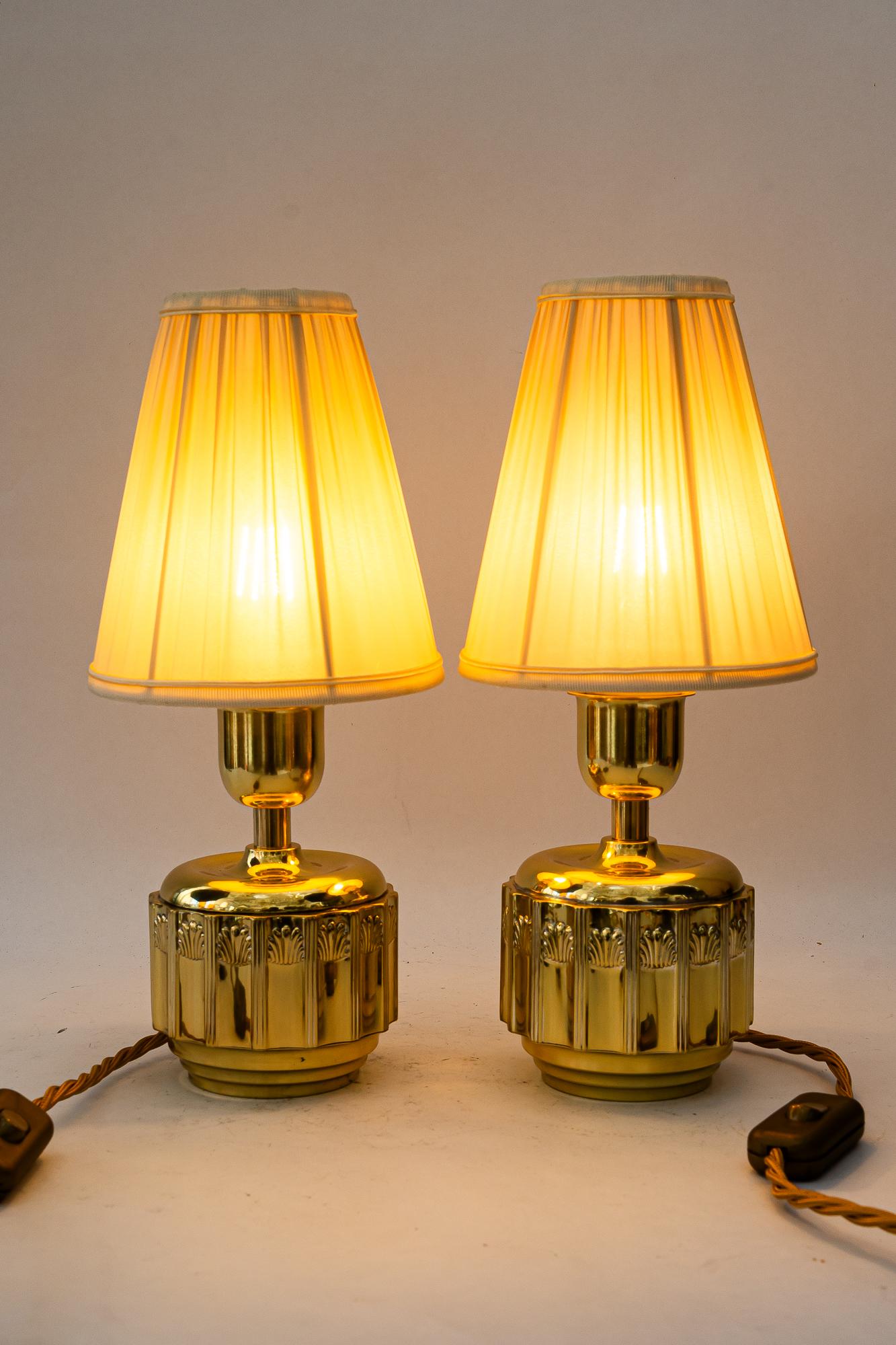 2 lámparas de mesa art déco con pantallas de tela viena hacia 1920 en venta 2