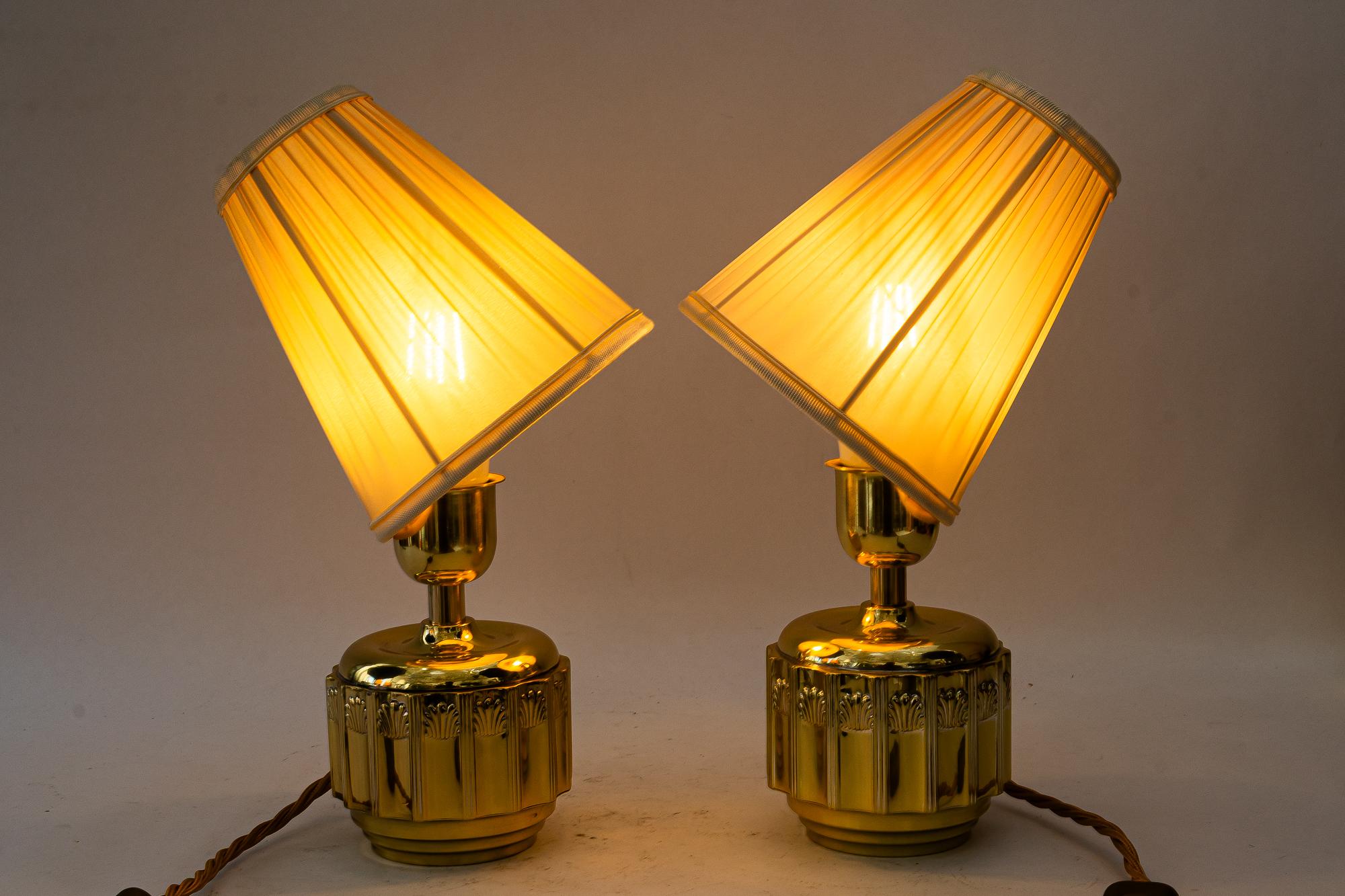 2 lámparas de mesa art déco con pantallas de tela viena hacia 1920 en venta 3