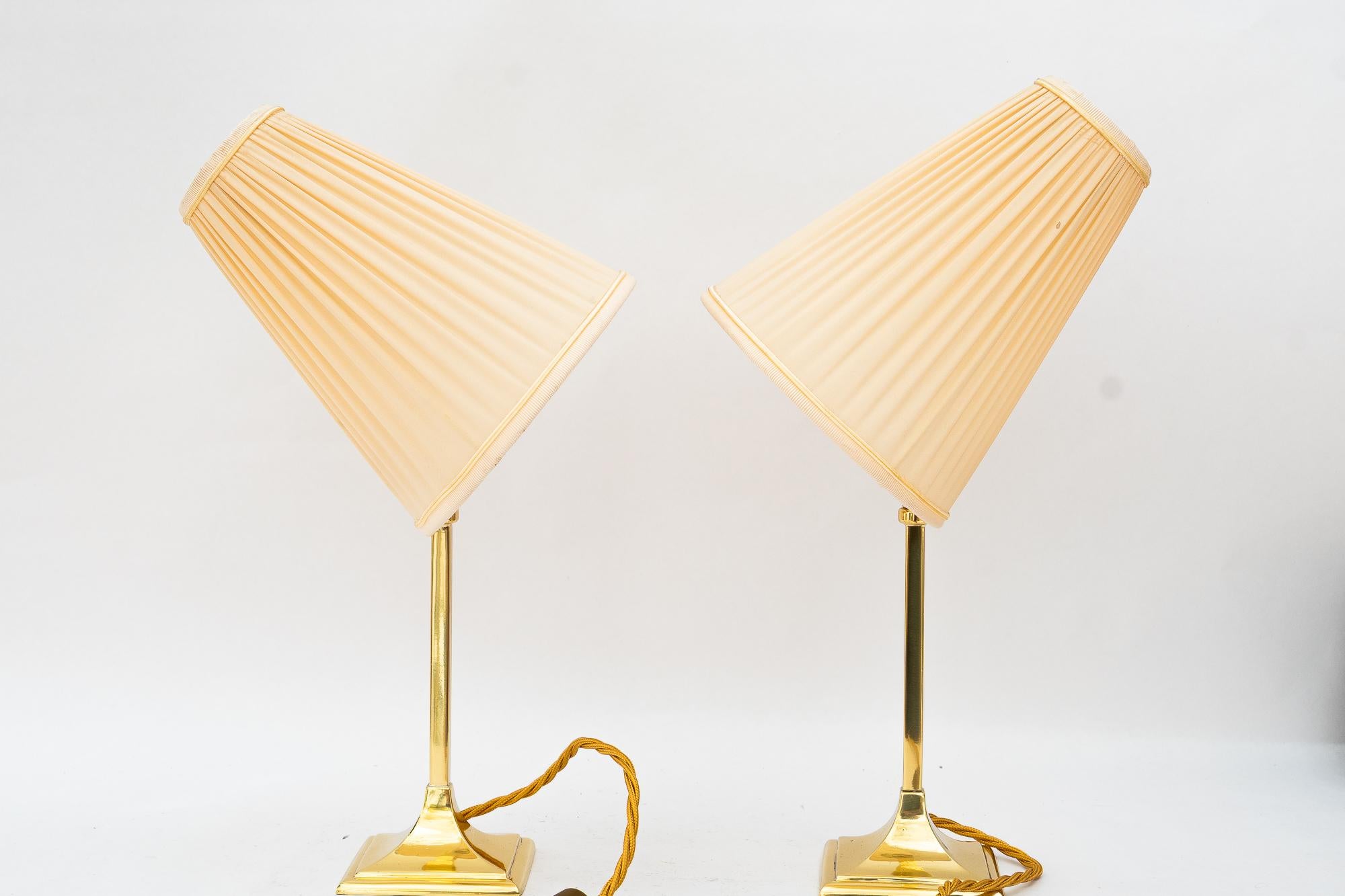 2 lámparas de mesa art déco con pantallas de tela viena hacia 1920 Austríaco en venta