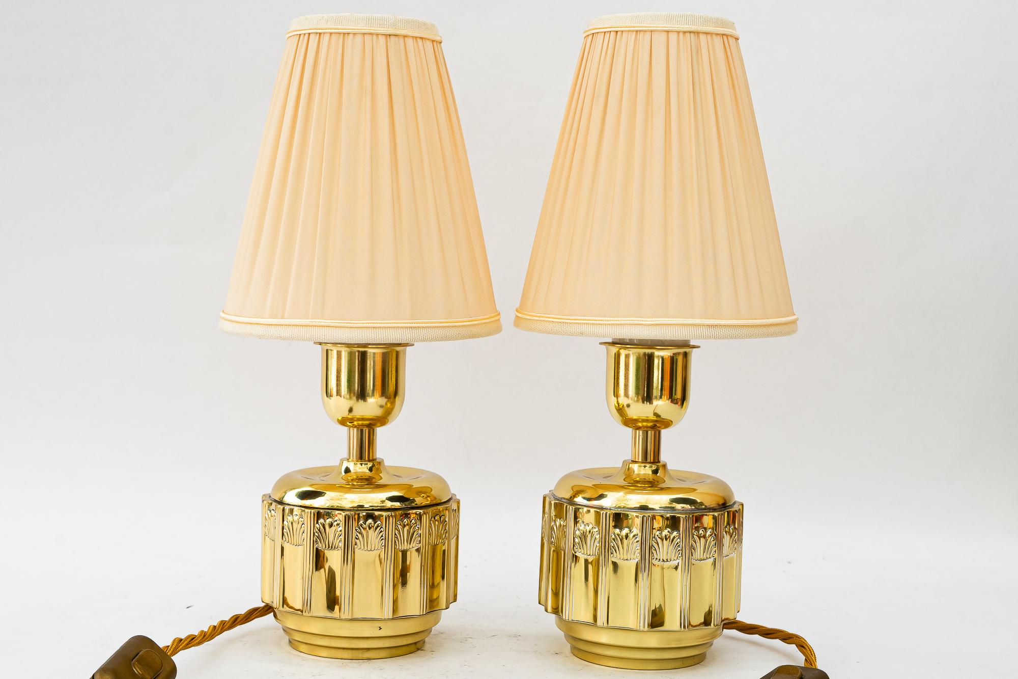2 lámparas de mesa art déco con pantallas de tela viena hacia 1920 Austríaco en venta