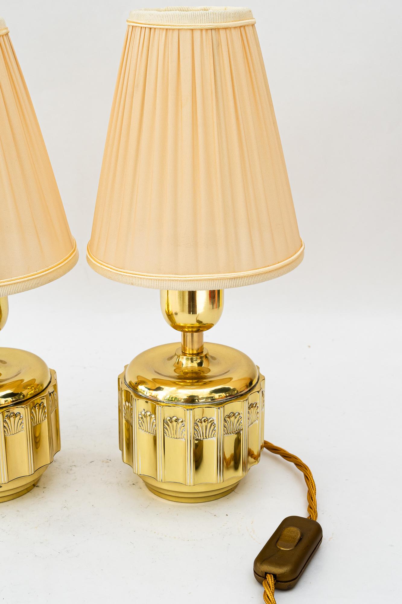 2 lámparas de mesa art déco con pantallas de tela viena hacia 1920 en Bueno estado para la venta en Wien, AT