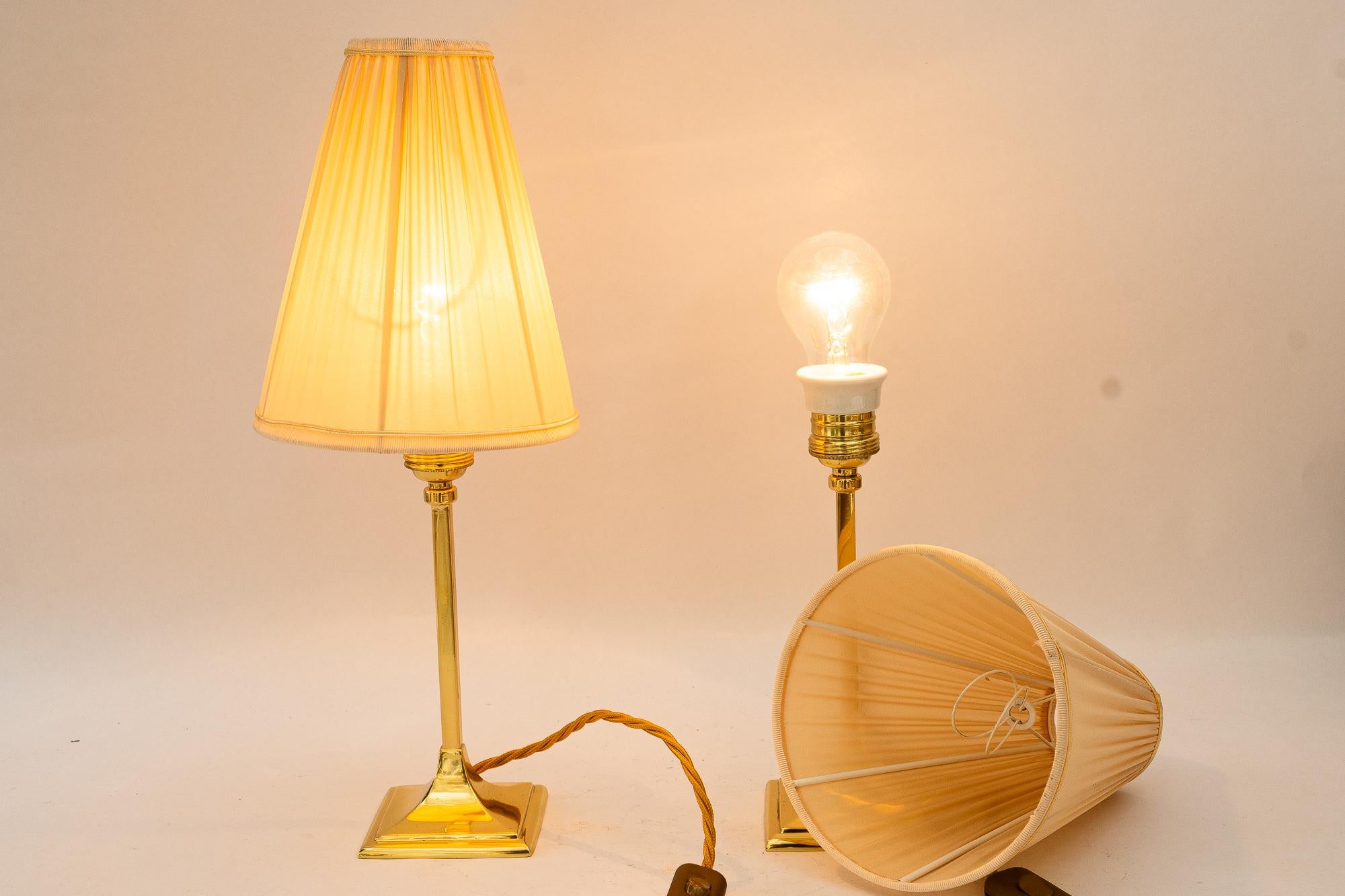 2 lámparas de mesa art déco con pantallas de tela viena hacia 1920 en venta 1