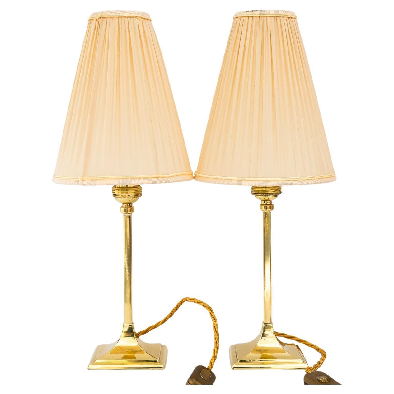 2 lámparas de mesa art déco con pantallas de tela viena hacia 1920 en venta