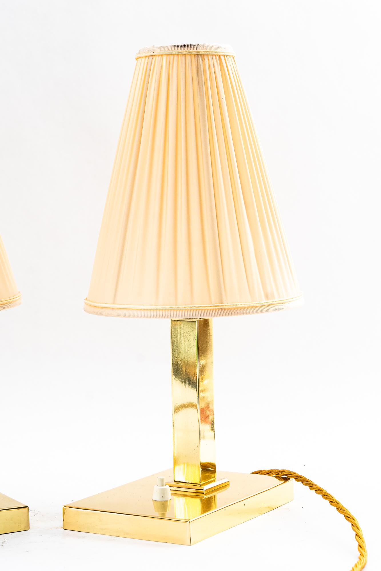 2 lampade da tavolo Art Deco con paralumi in tessuto vienna 1920 circa
Ottone lucidato e smaltato a fuoco
Le tende in tessuto sono state sostituite (nuove)
