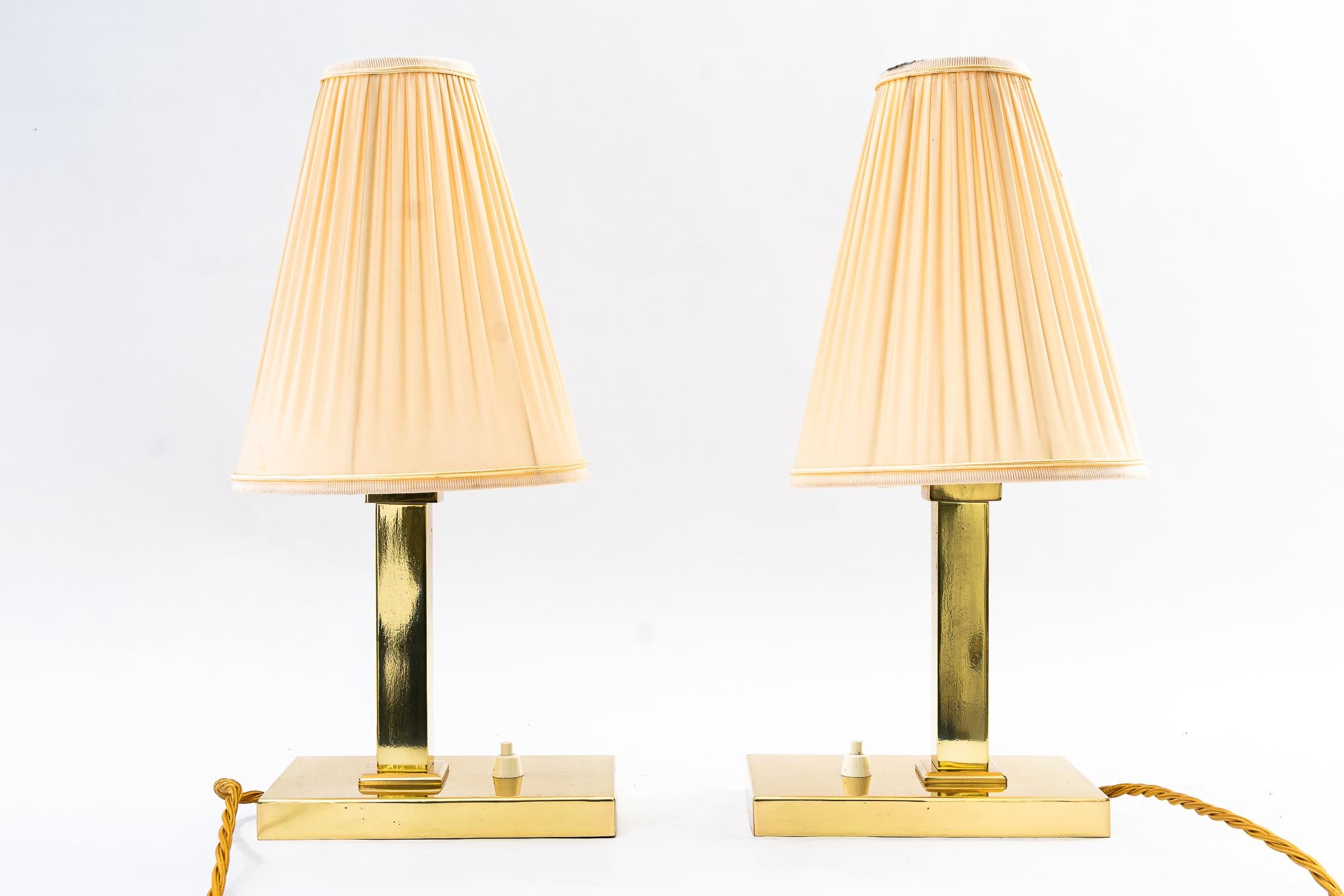Austriaco 2 lampade da tavolo Art Deco con paralumi in tessuto vienna 1920 circa in vendita