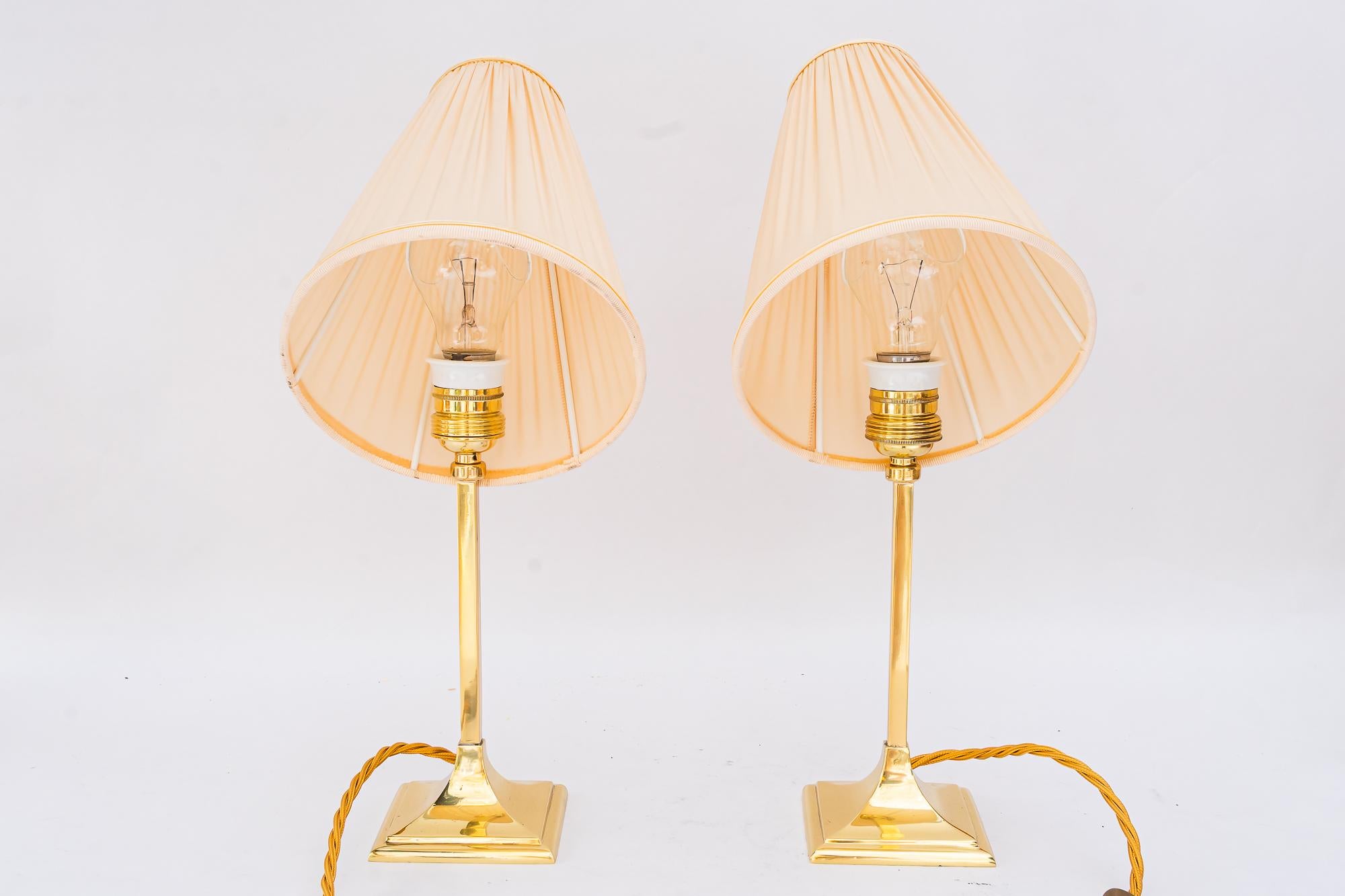 Austriaco 2 lampade da tavolo art deco con paralumi in tessuto vienna anni '20 circa in vendita