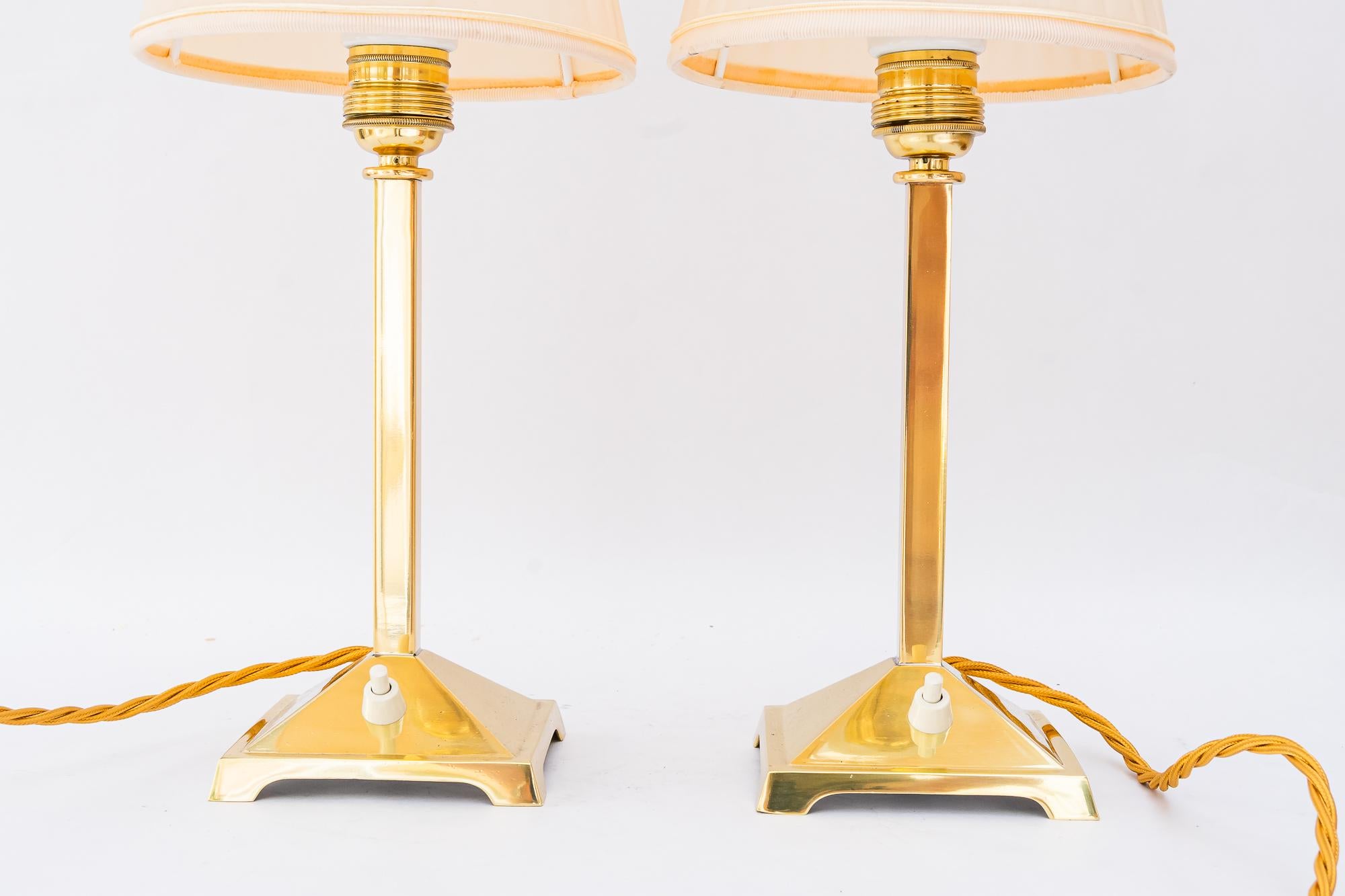 2 Art Deco Tischlampen mit Stoffschirmen Wien um 1920er Jahre (Österreichisch) im Angebot