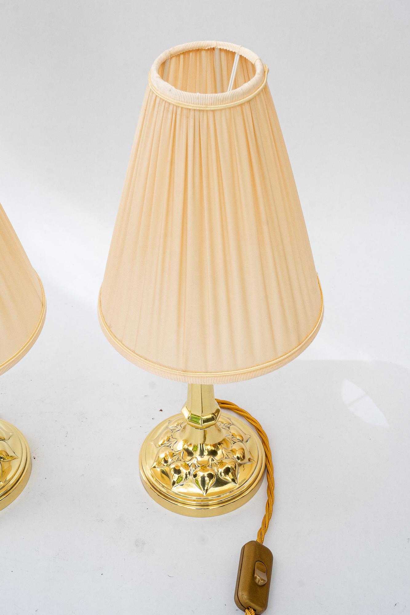 Laqué 2 lampes de bureau Art Déco avec abat-jour en tissu viennoise des années 1920 en vente