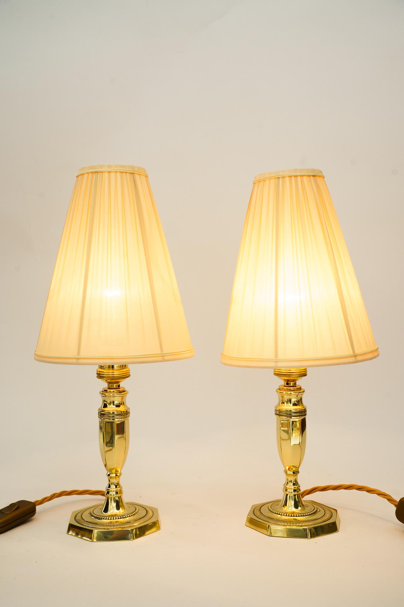 2 Art Deco Tischlampen mit Stoffschirmen Wien um 1920er Jahre (Frühes 20. Jahrhundert) im Angebot