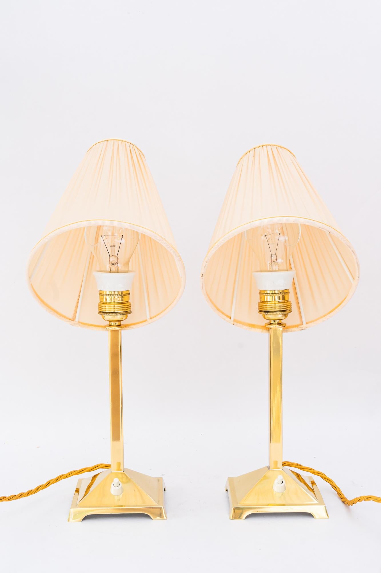 2 Art Deco Tischlampen mit Stoffschirmen Wien um 1920er Jahre (Frühes 20. Jahrhundert) im Angebot