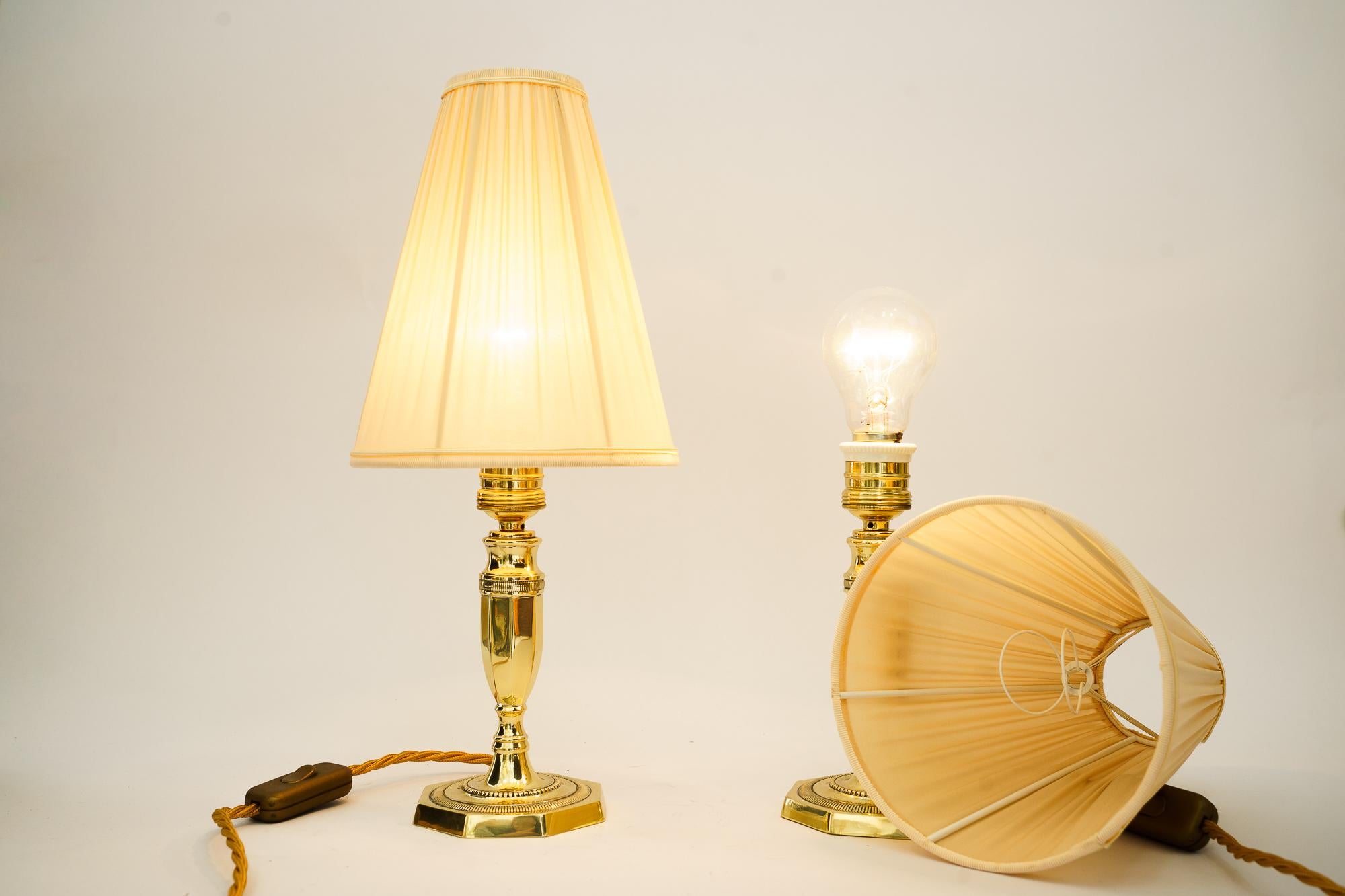 2 Art Deco Tischlampen mit Stoffschirmen Wien um 1920er Jahre im Angebot 1