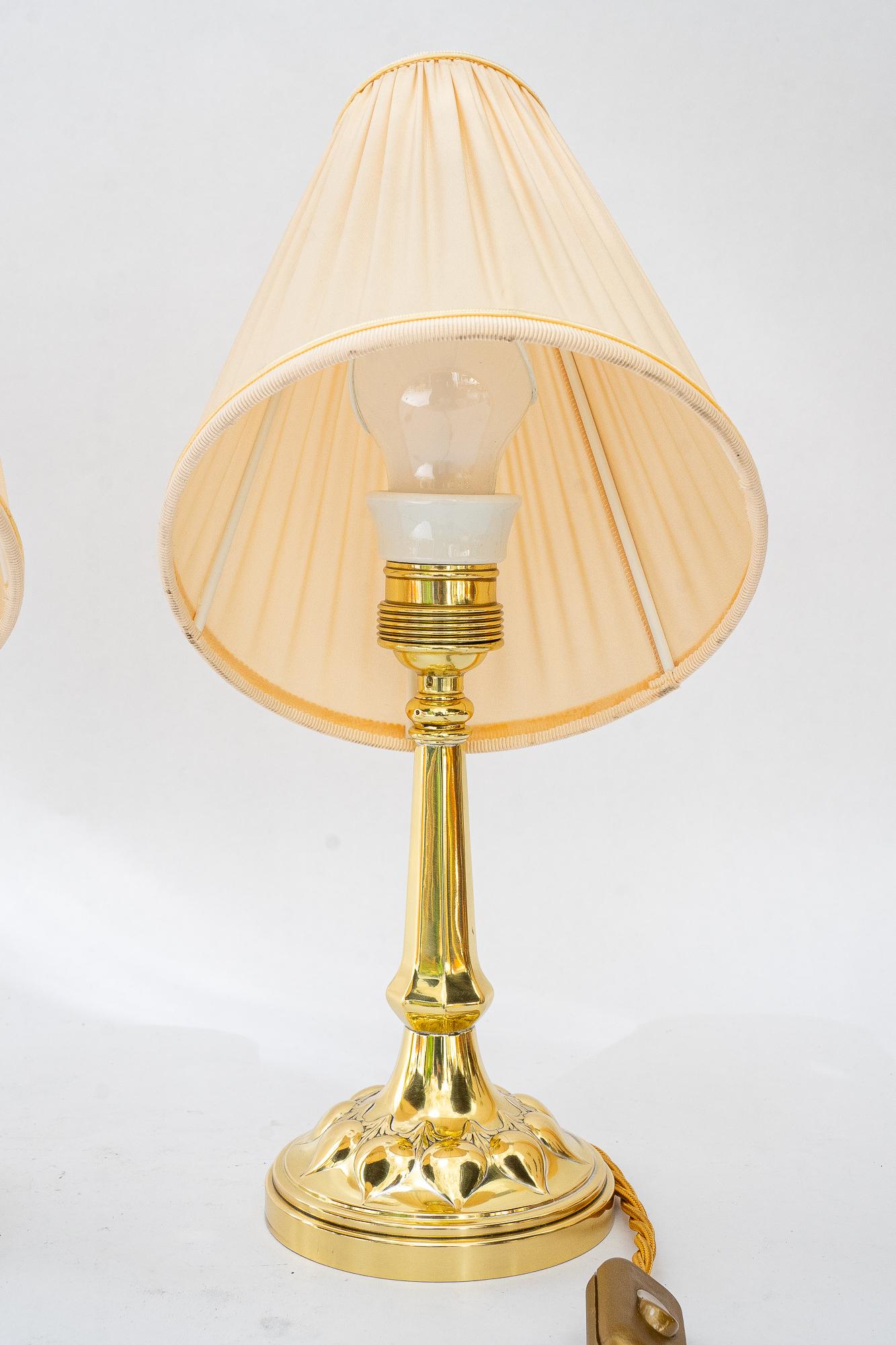 Laiton 2 lampes de bureau Art Déco avec abat-jour en tissu viennoise des années 1920 en vente