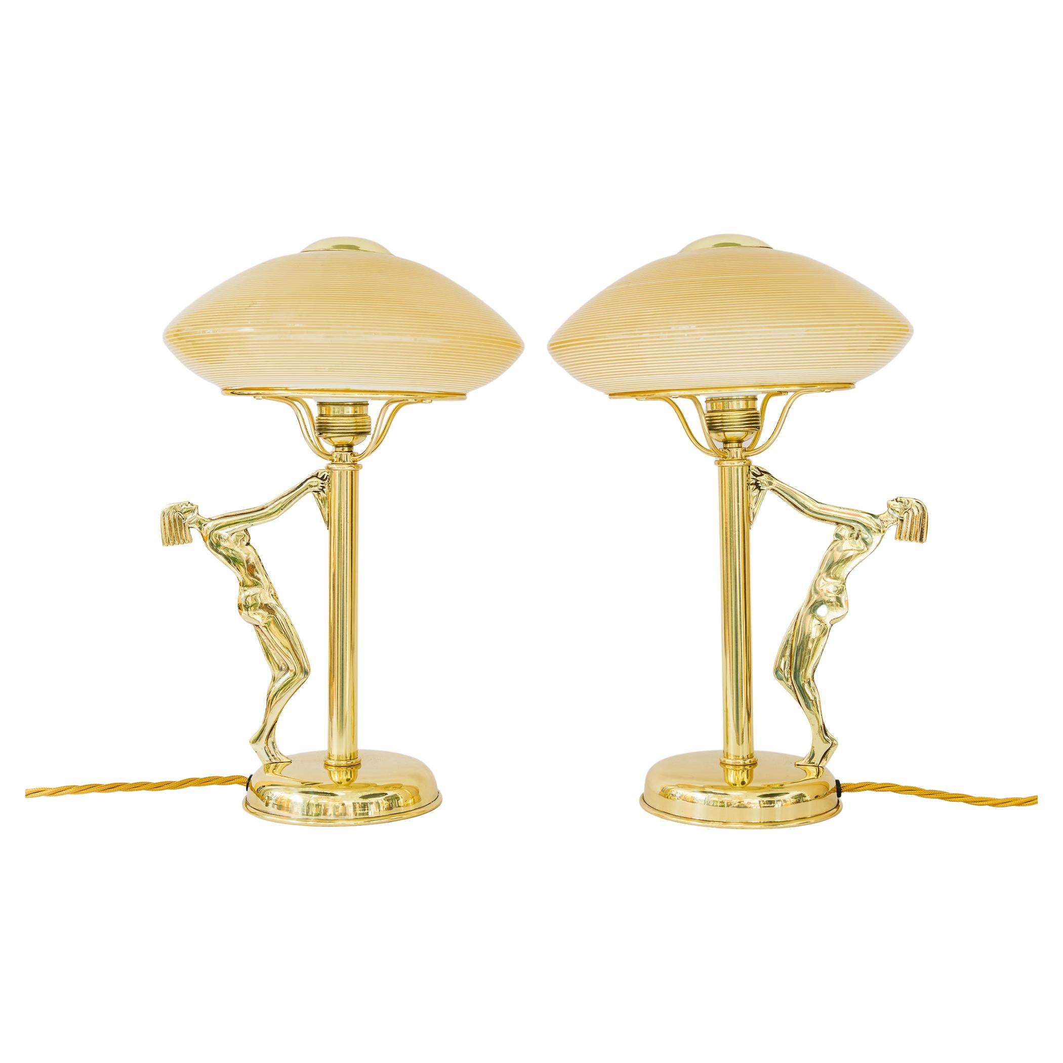 2 Art-Déco-Tischlampen mit originalen Glasschirmen aus den 1920er Jahren France im Angebot