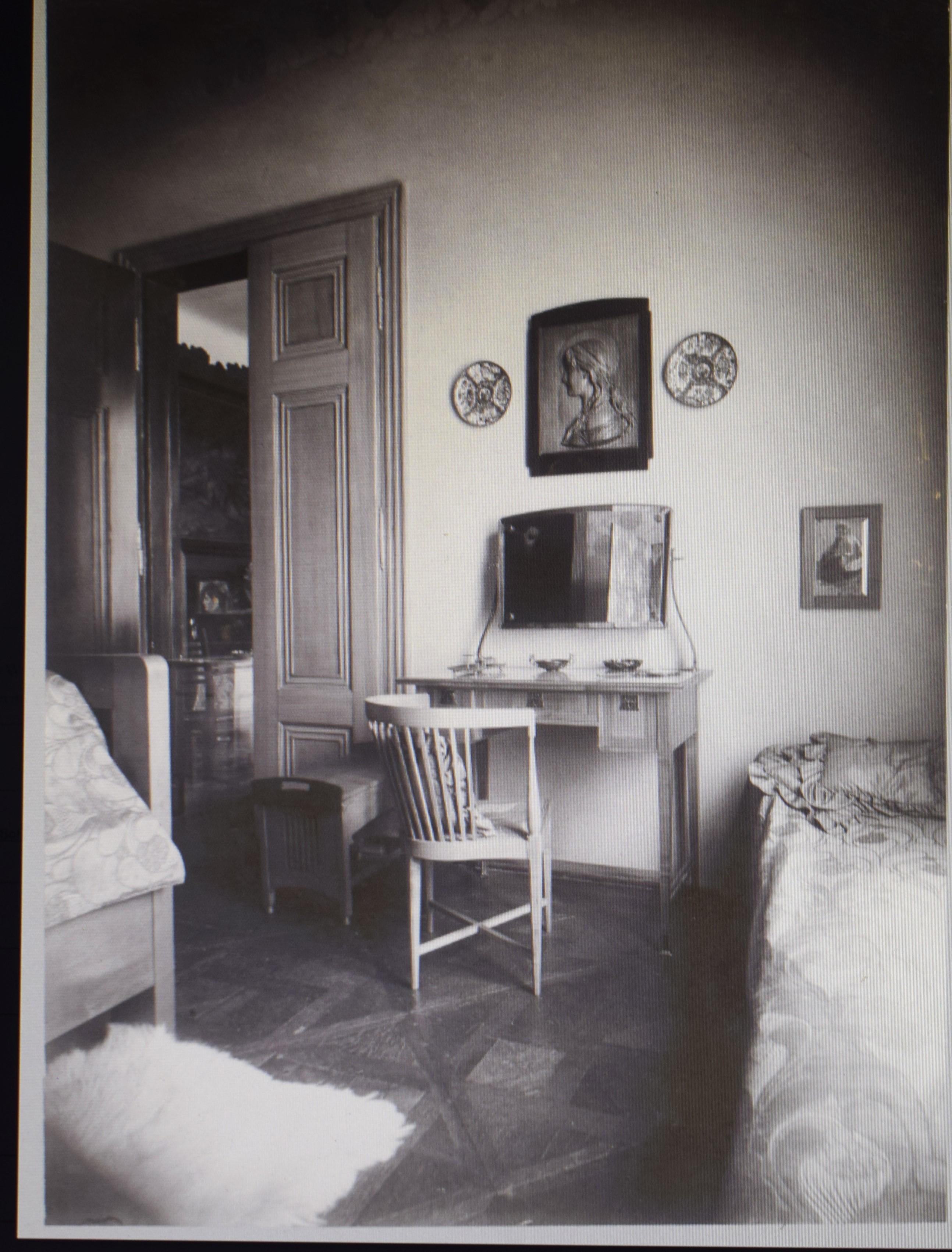 2 Art Nouveau corner chairs, designed by J.M.Olbrich / M. Niedermoser (Vienna, 1 For Sale 7