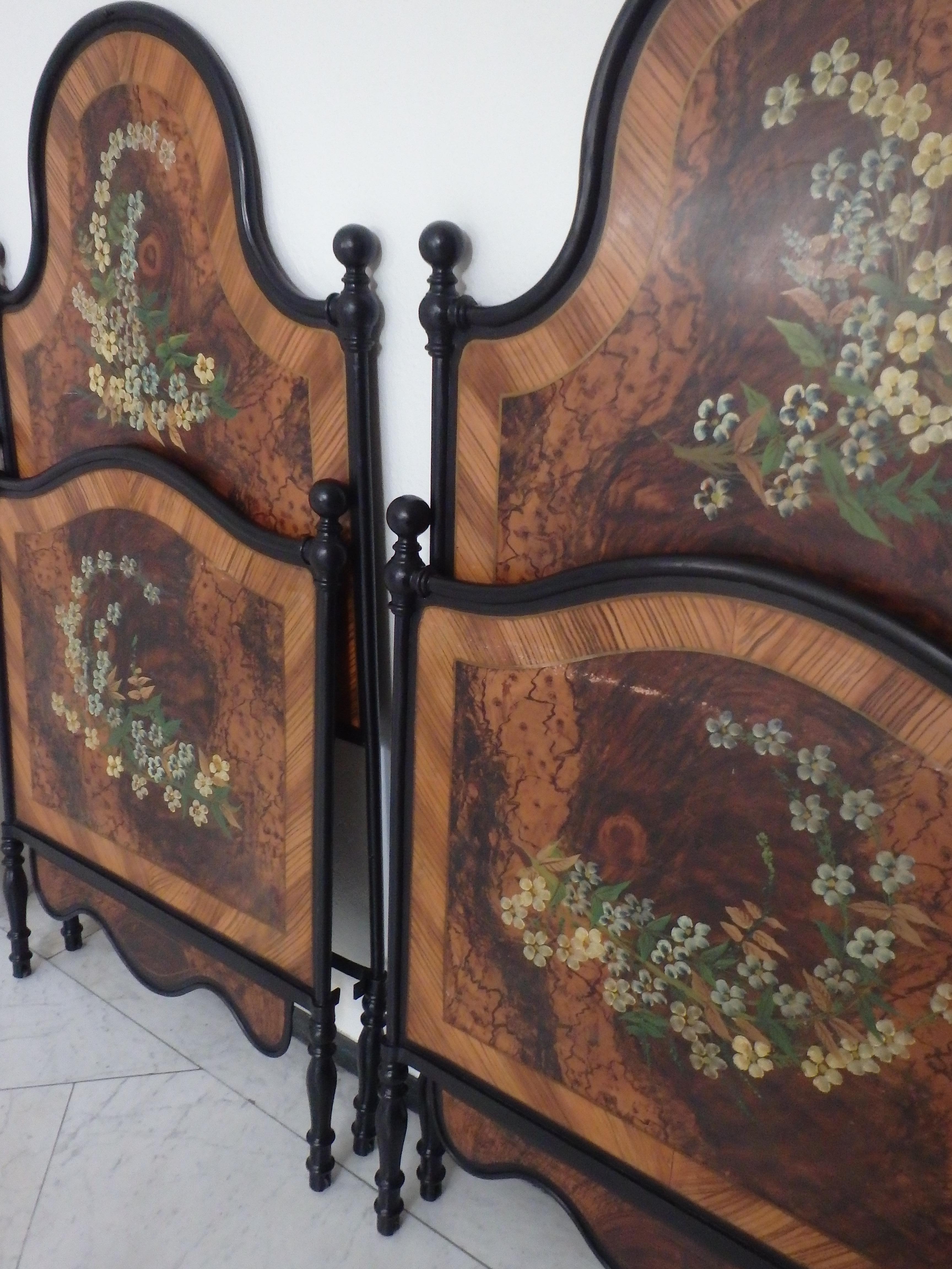 2 handbemalte extravagante Jugendstil-Einzelbetten aus Metall im Art nouveau-Stil mit Blumenkäfig im Angebot 8