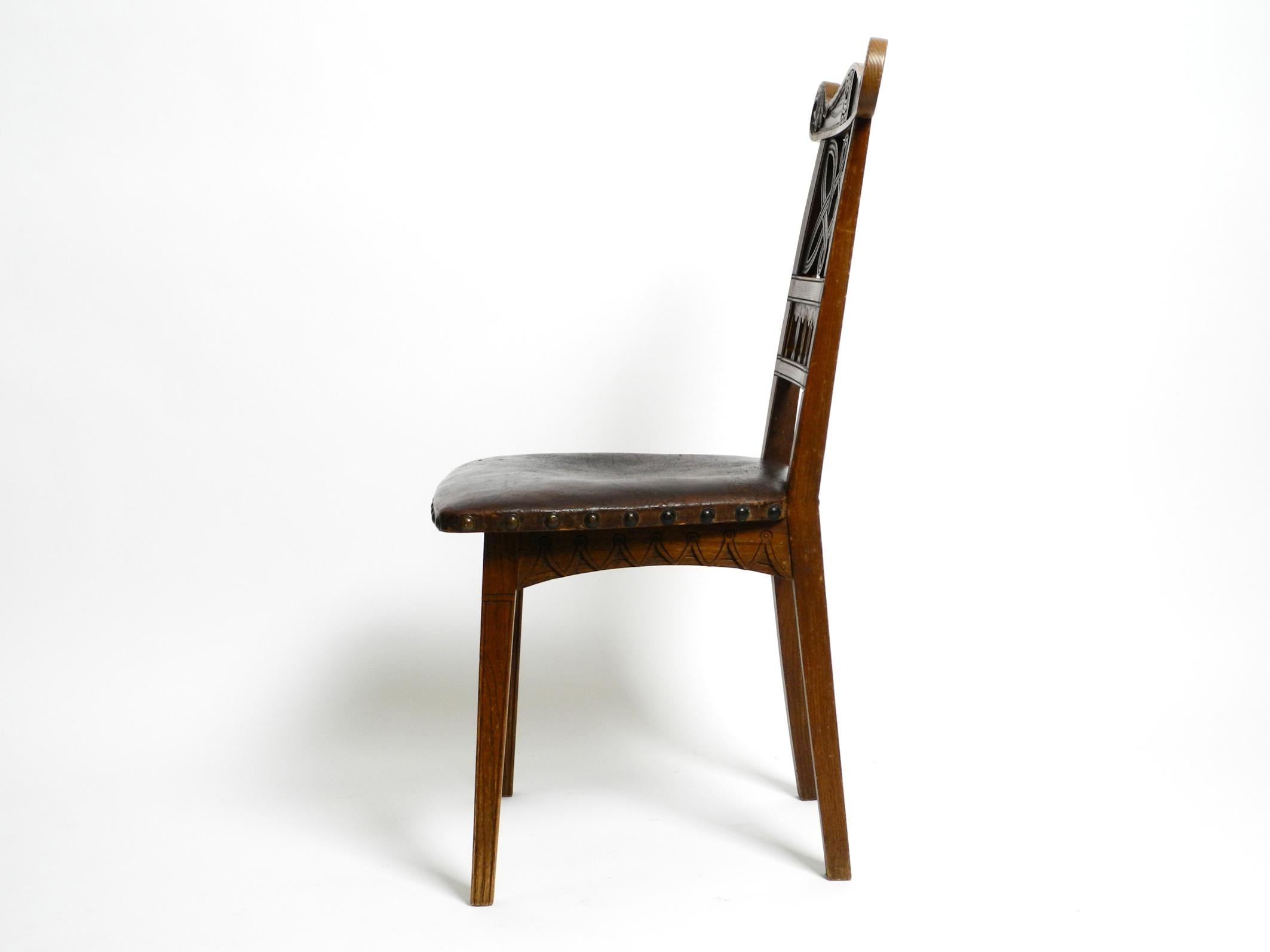 2 Chaises en chêne Art Nouveau avec sièges en cuir d'origine datant d'environ 1900 en vente 9