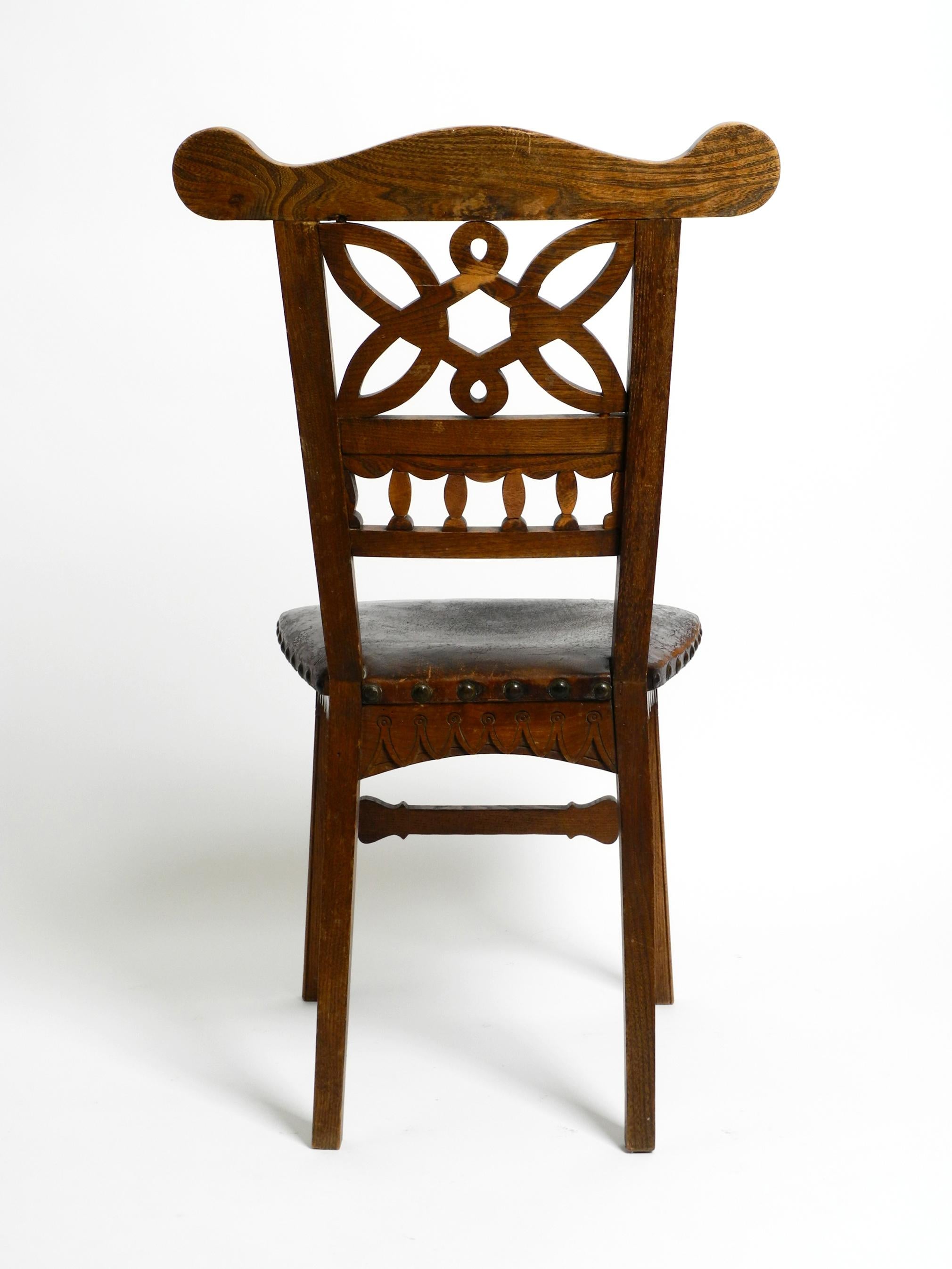 2 Chaises en chêne Art Nouveau avec sièges en cuir d'origine datant d'environ 1900 en vente 12