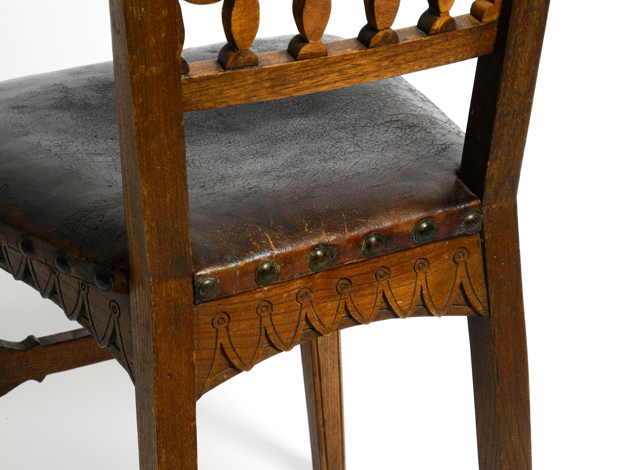 Cuir 2 Chaises en chêne Art Nouveau avec sièges en cuir d'origine datant d'environ 1900 en vente