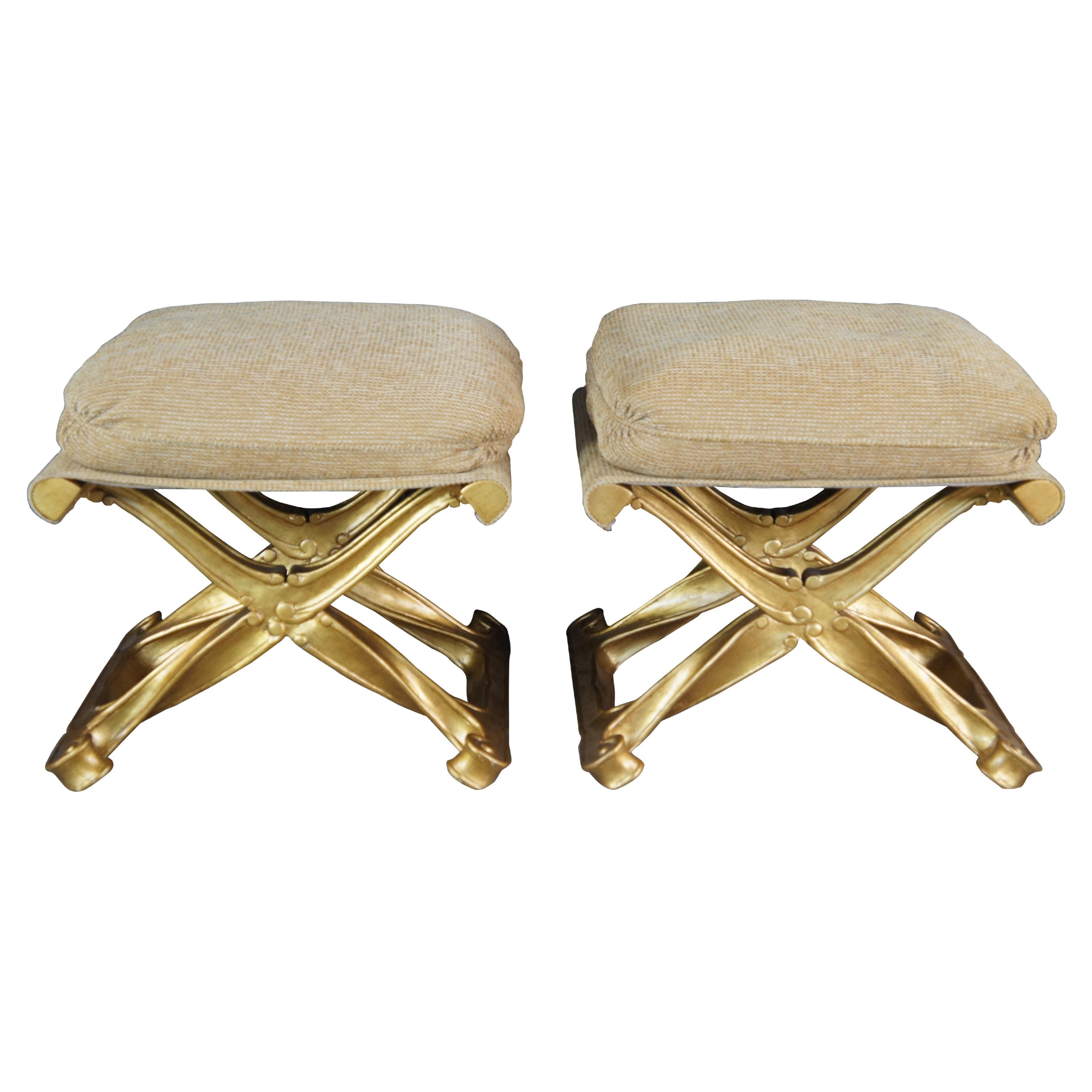 2 par de reposapiés otomanos franceses Luis XV dorados en forma de X Baker Furniture en venta