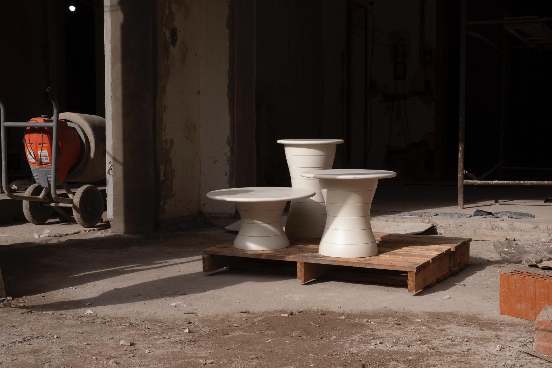 XXIe siècle et contemporain 2 être 3 tables empilables, articles d'ISSKA en vente