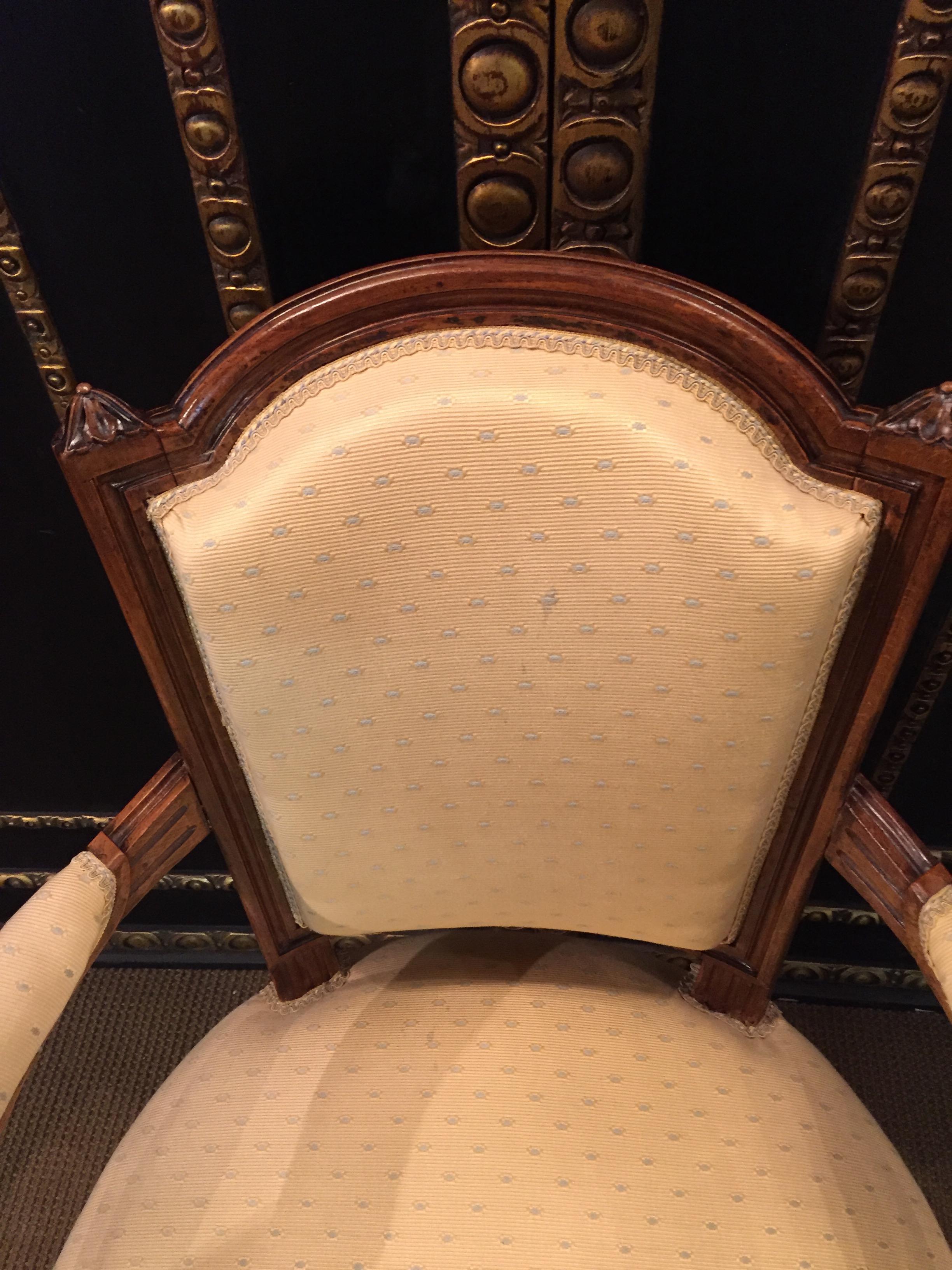 2 Beautiful Armchairs in Louis Seize Style Walnut Louis XVI In Good Condition In Berlin, DE