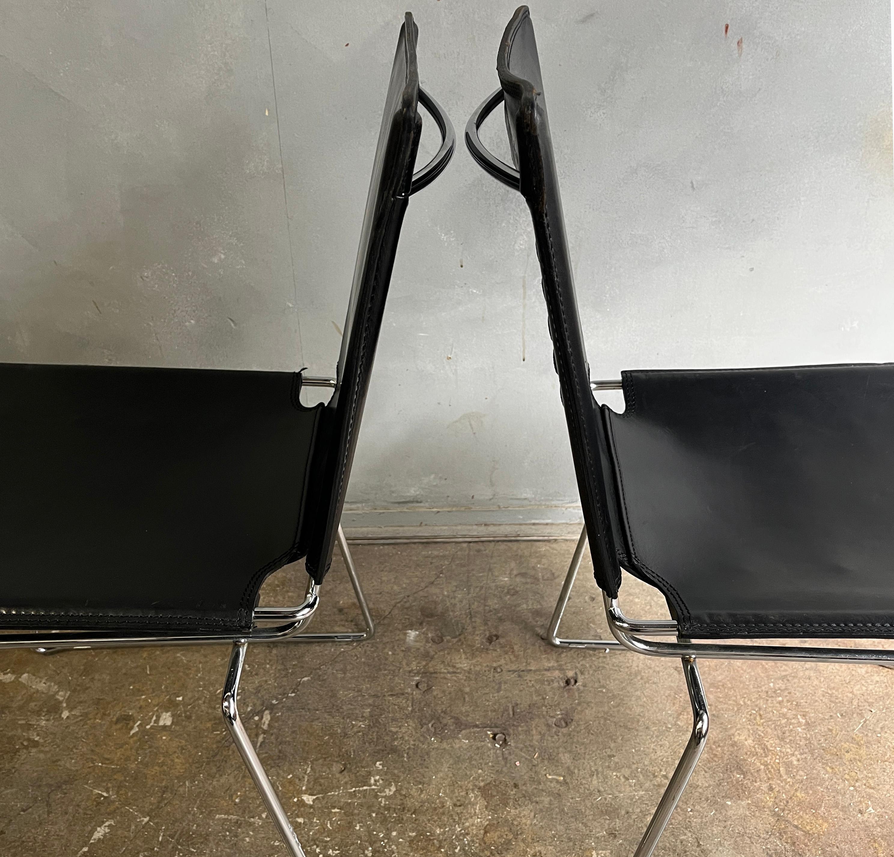 italien 2 belles chaises en cuir du milieu du siècle dernier par ICF (paire) en vente