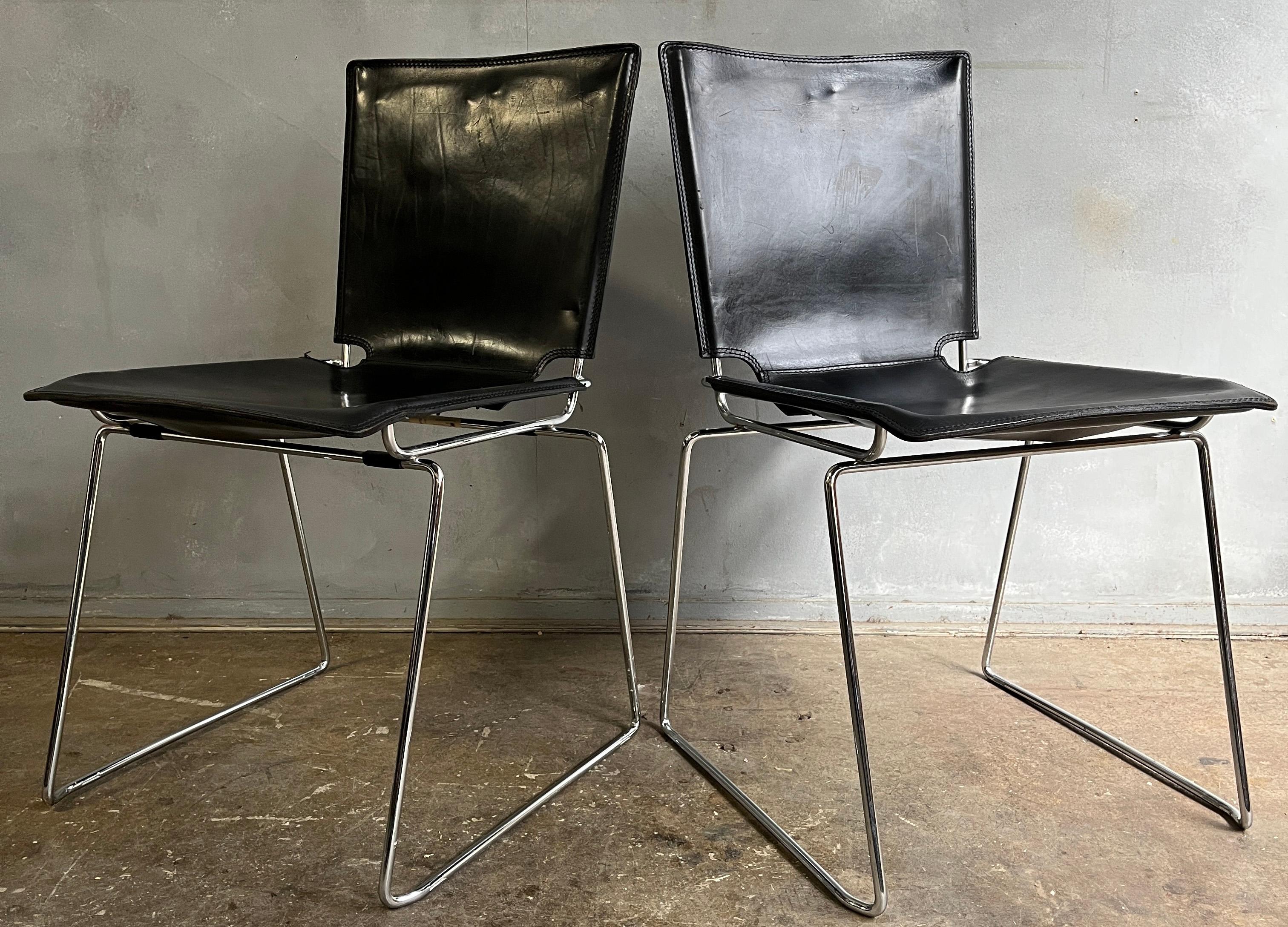 2 belles chaises en cuir du milieu du siècle dernier par ICF (paire) en vente 1