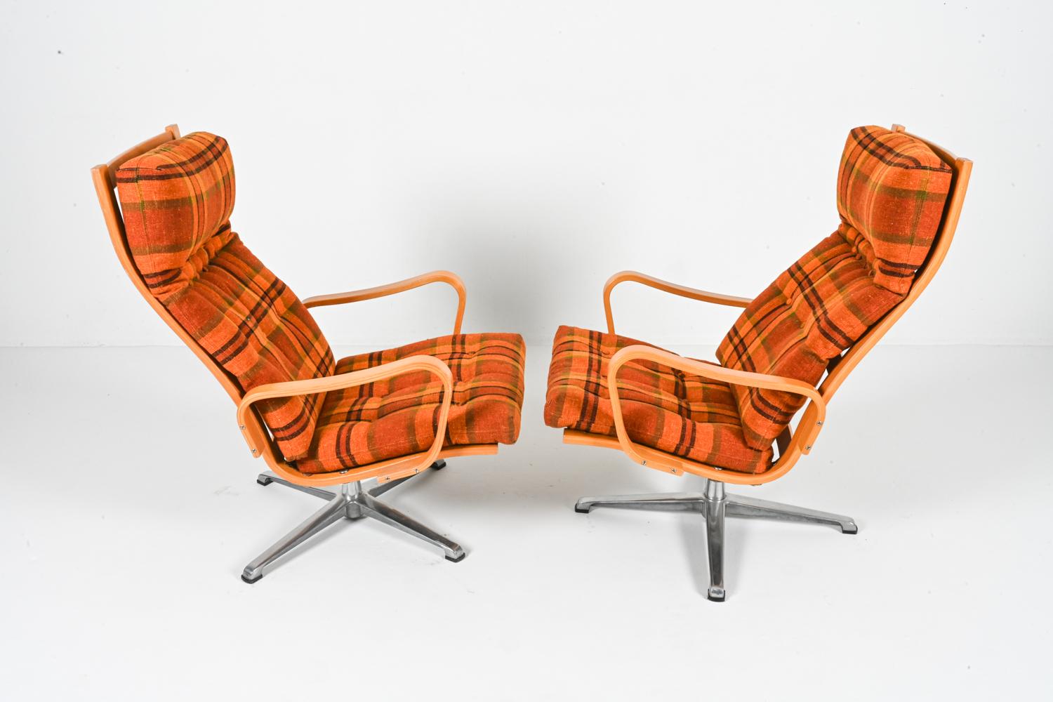 (2) Easy Swivel Chairs aus Buche und Stoff von Yngvar Sandstrom Stühle, ca. 1970er Jahre im Angebot 2