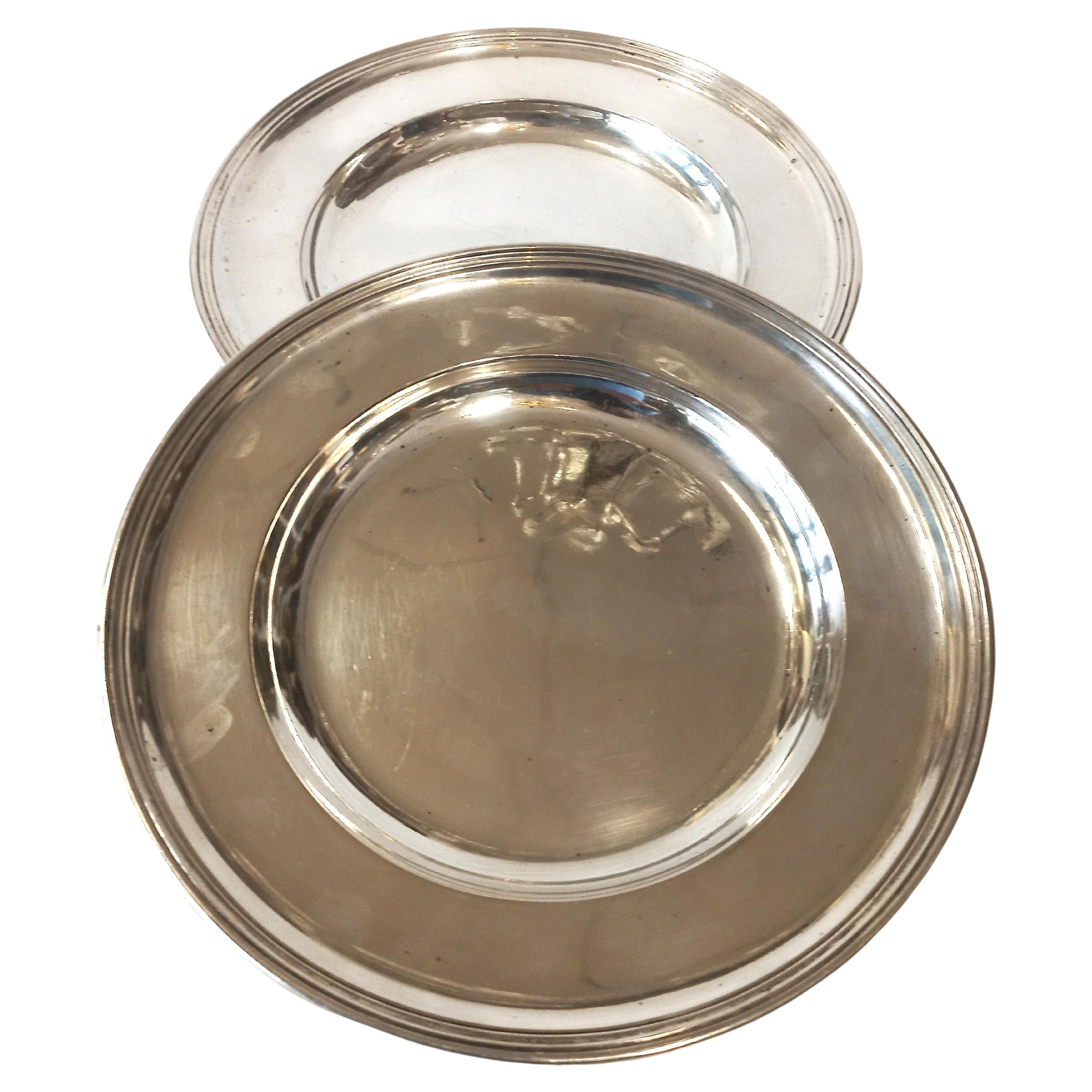 Dos platos de plata Biedermeier, plata 800 maciza, hechos a mano en Viena (Austria/Hungría) en la manufactura Schiffer a partir de 1859
Sellos: 13 lotes con el año 1859, marca del fabricante Schiffer