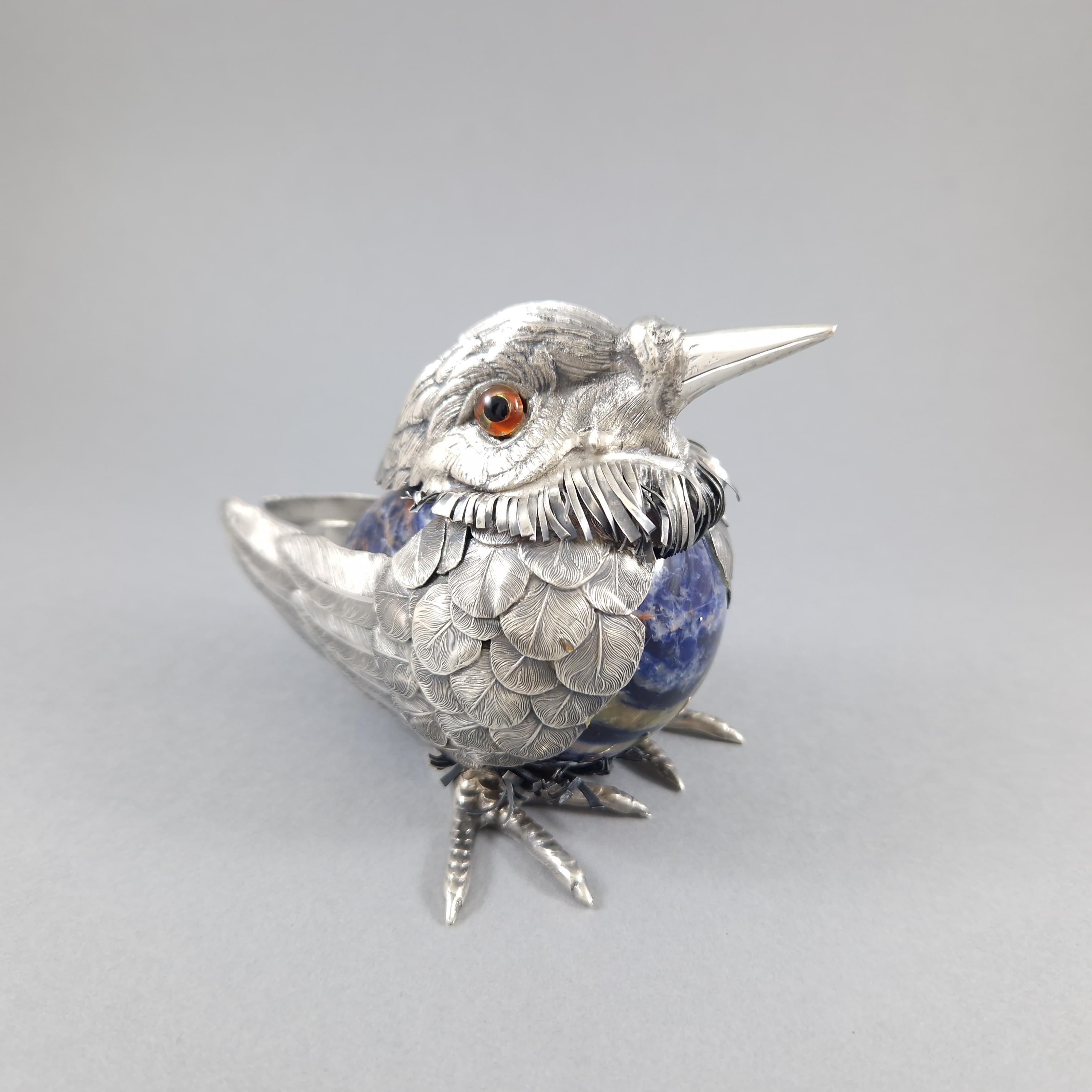 2 nice birds in pink quartz, lapis lazuli and Solid Silver finely chiseled in the natural 

Italian work around 1970 by Gabriele De Vecchi 

Rose bird:
Length: 13.5 cm 
Width: 7 cm 
Height: 9.5 cm 

Blue bird:
Length: 13 cm
Width: 6.5