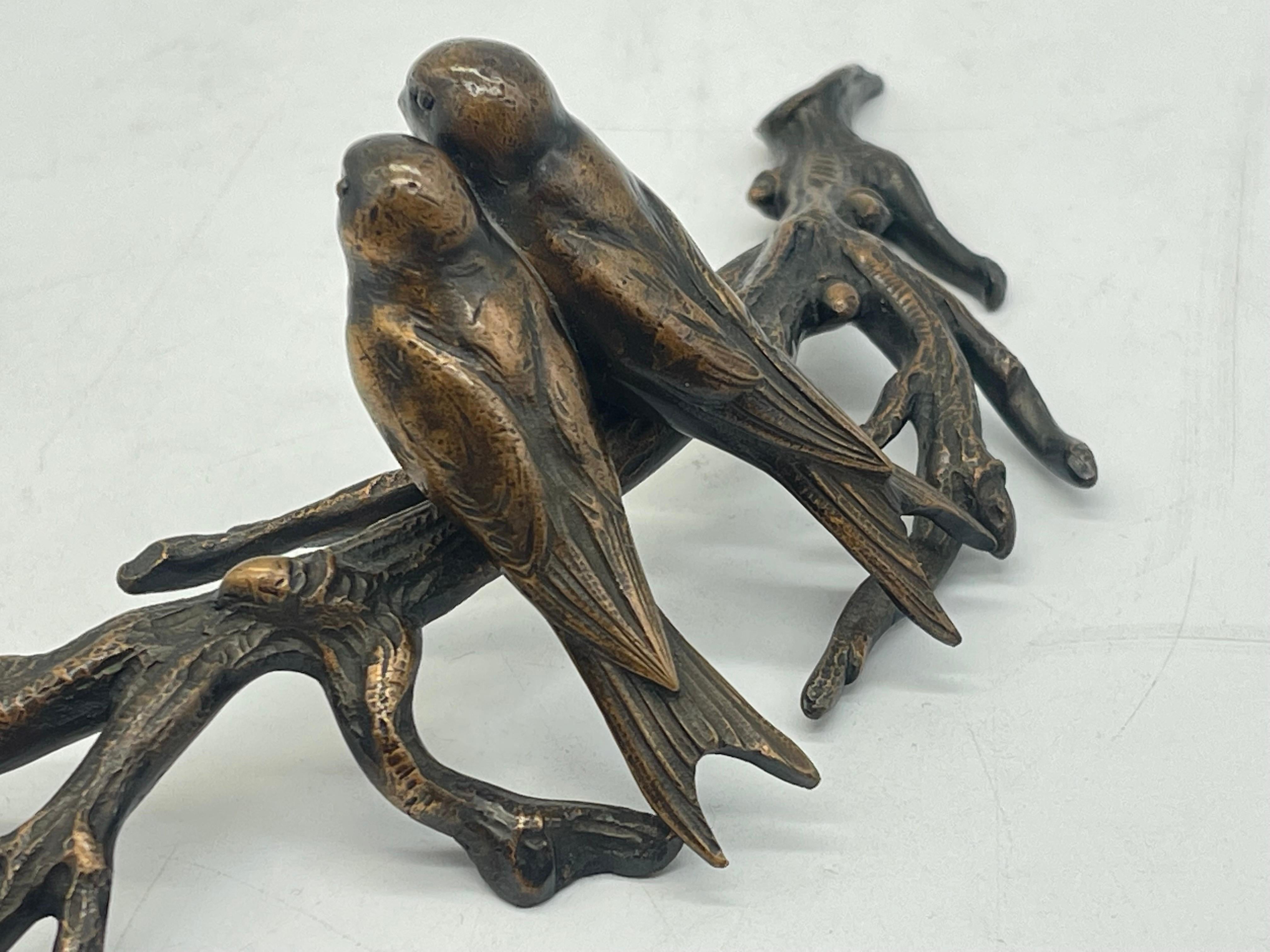 2 Vögel auf einem Branch sitzend Bronzeskulptur / Figur wohl Deutschland im Angebot 5