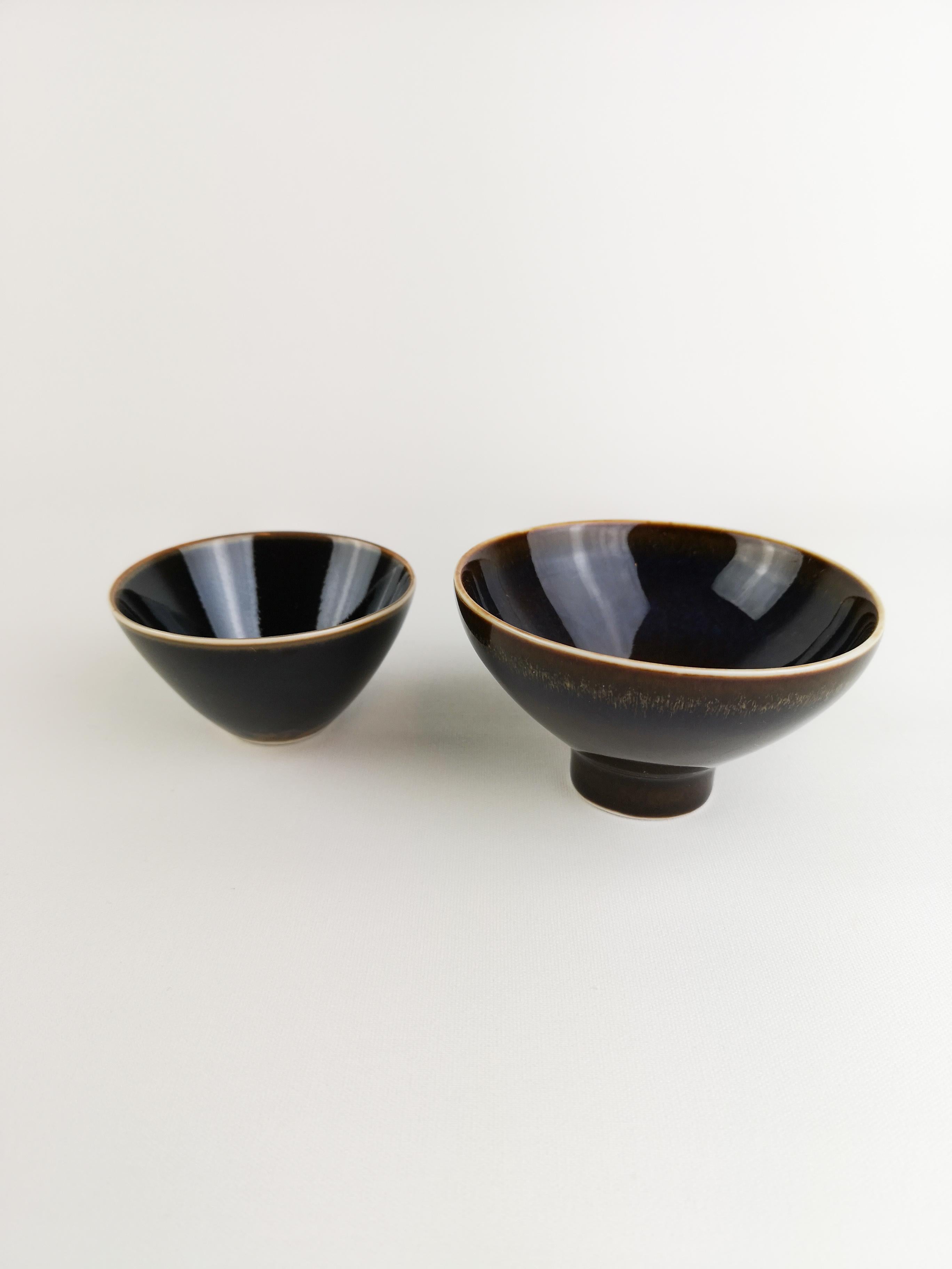 2 small bowls from Rörstrand and maker/Designer Carl Harry Stålhane. Made in Sweden in the midcentury. Beautiful glazed bowls in good condition.


 