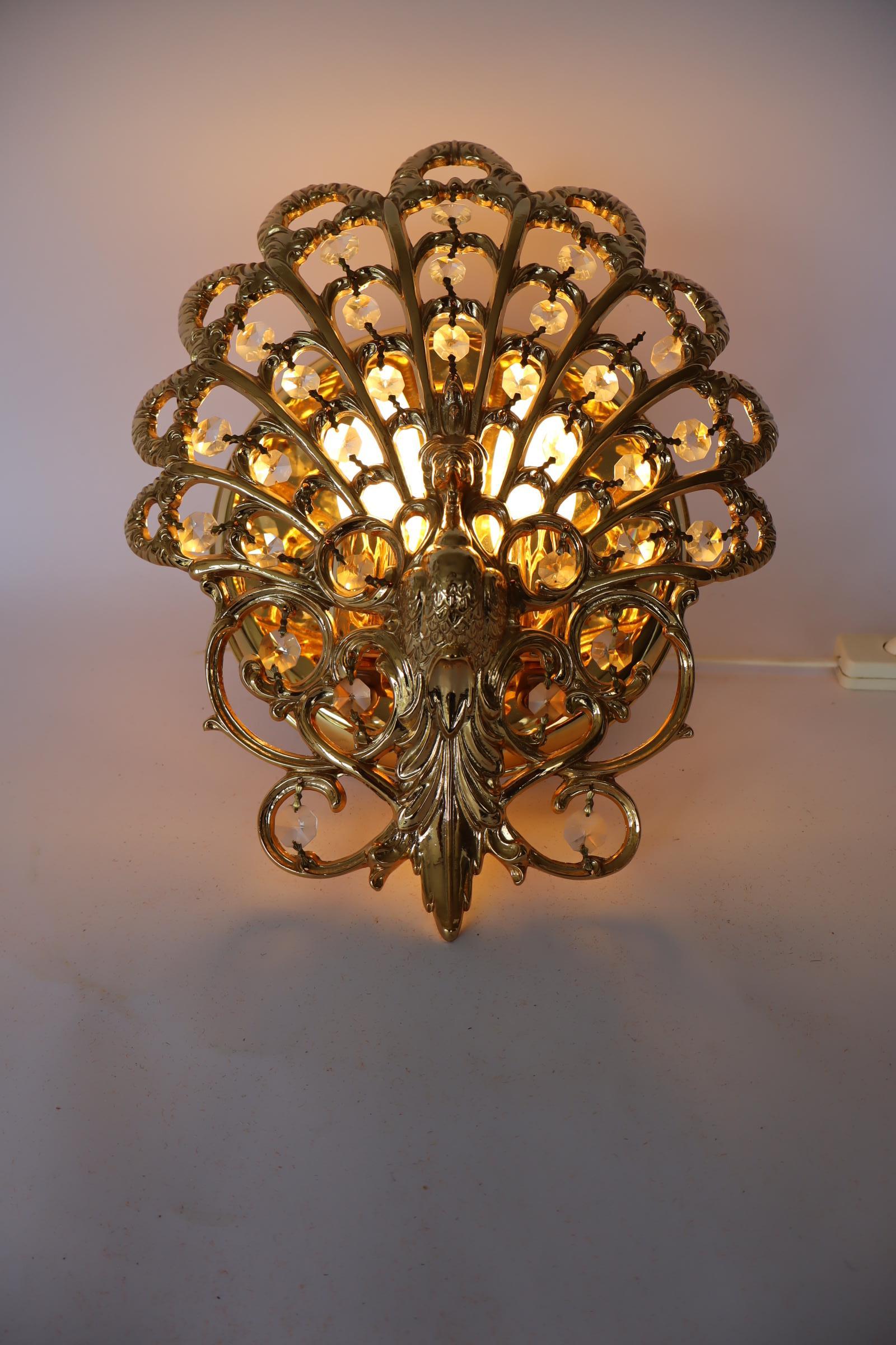 2 latón y cristal  Apliques de pavo real en estilo regencia de Hollywood en venta 5