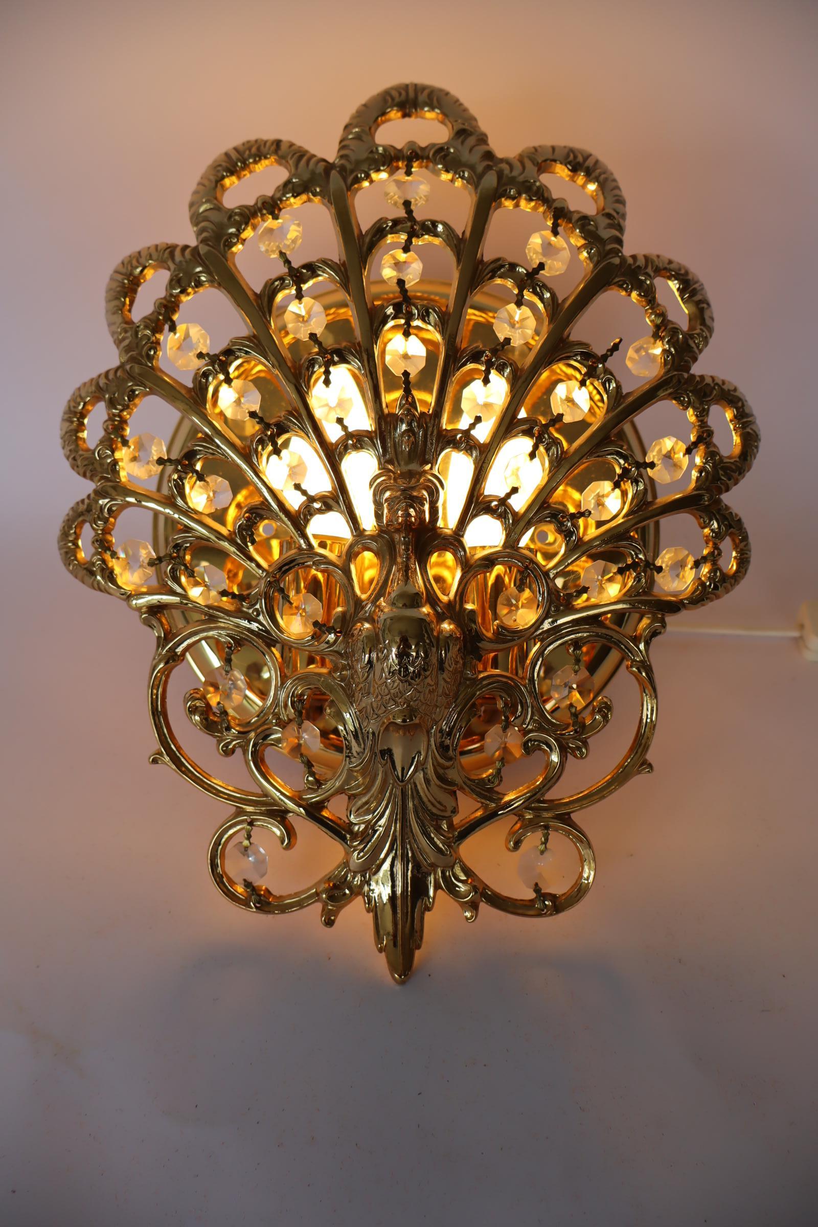 2 latón y cristal  Apliques de pavo real en estilo regencia de Hollywood en venta 6