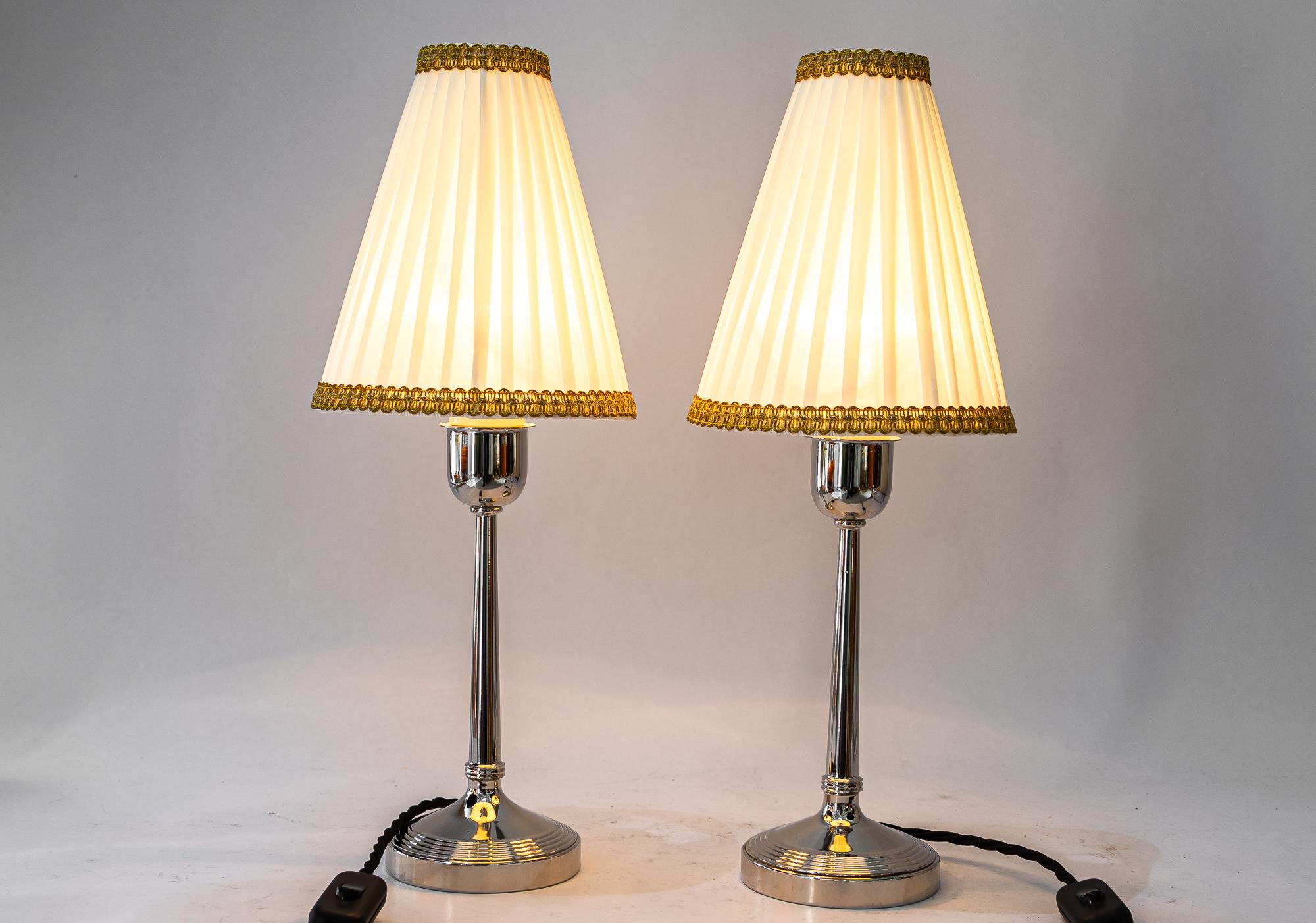 2 lampes de table art déco en laiton nickelé avec abat-jour en tissu vienna vers 1920 en vente 3
